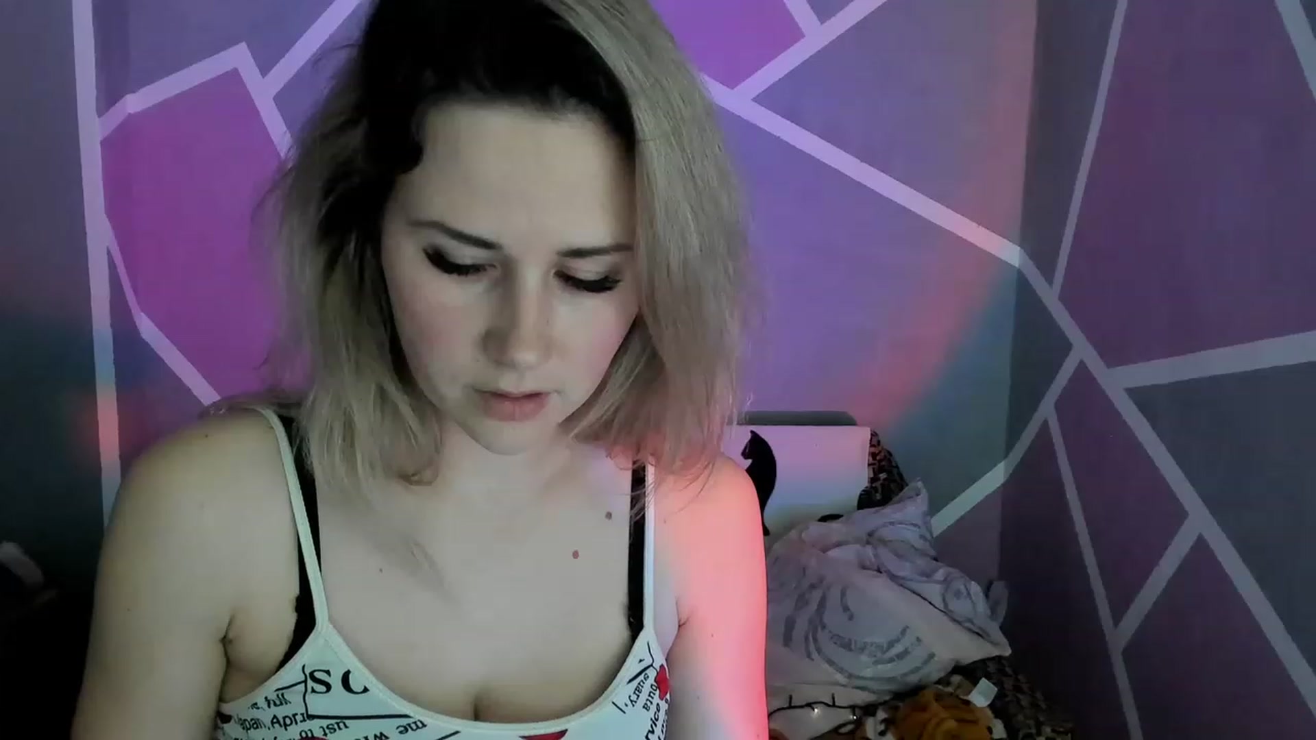 Gallery image thumbnail from Blondie_Star's myfreecams stream on, 04/07/2023, 21:47 image 14 of 20
