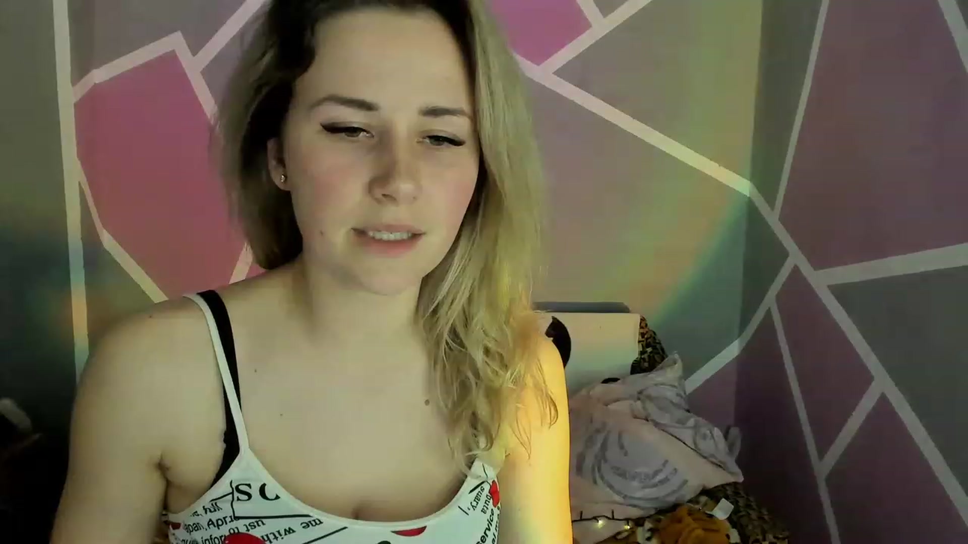Gallery image thumbnail from Blondie_Star's myfreecams stream on, 04/07/2023, 21:47 image 16 of 20