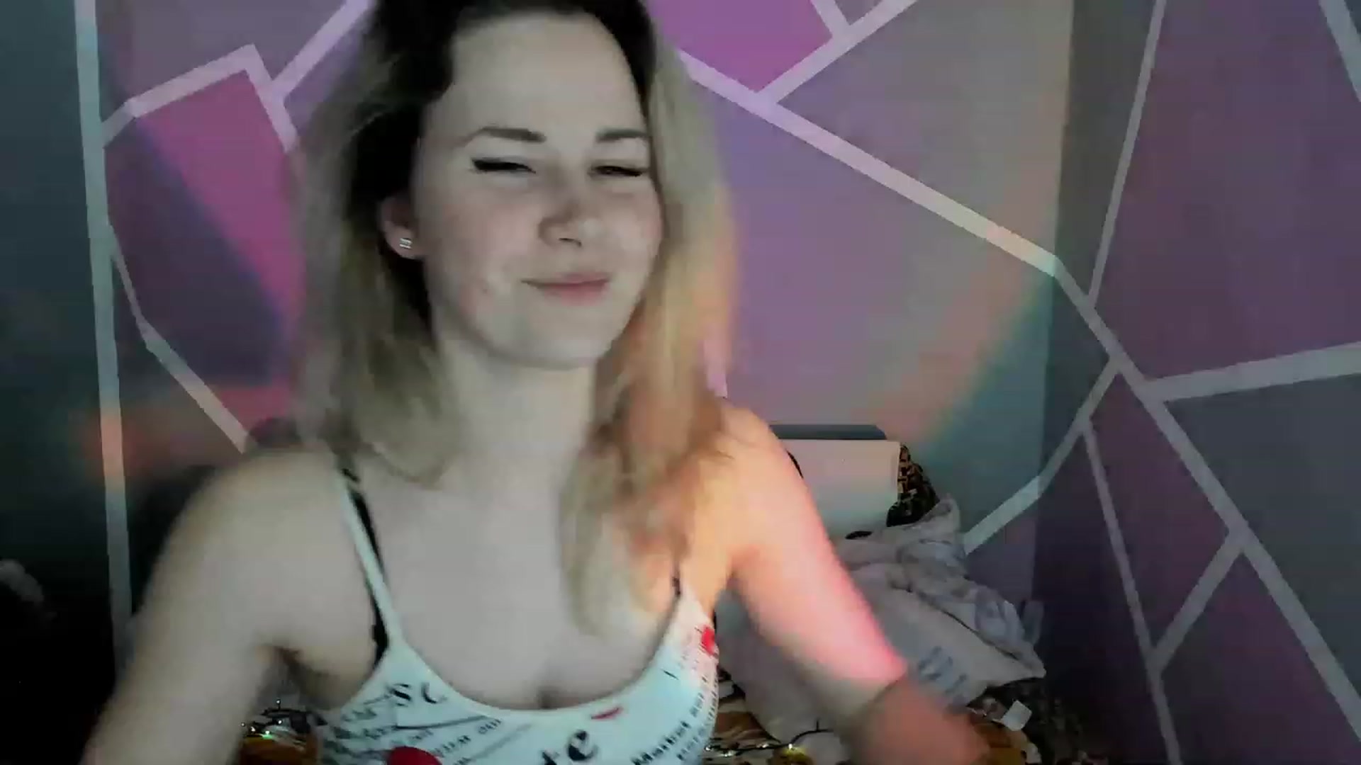Gallery image thumbnail from Blondie_Star's myfreecams stream on, 04/07/2023, 21:47 image 1 of 20