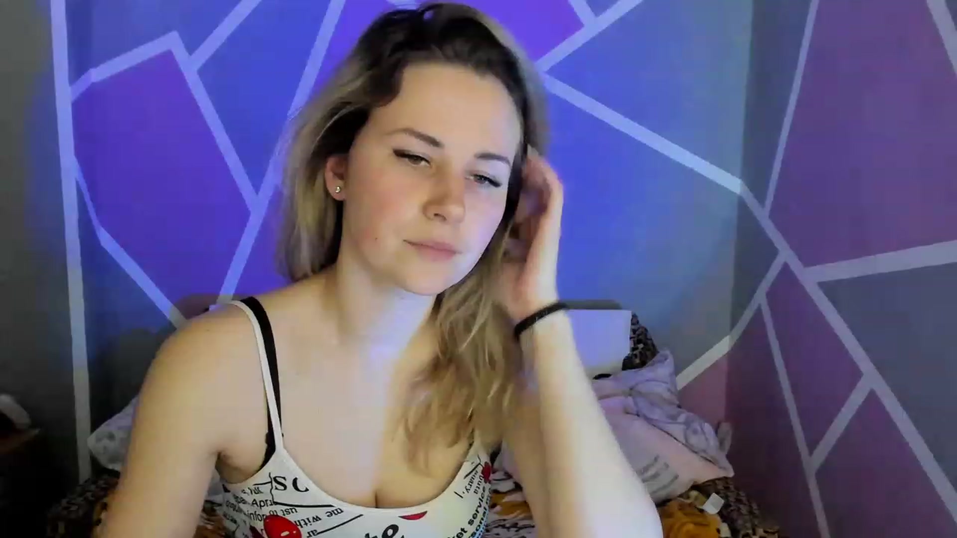 Gallery image thumbnail from Blondie_Star's myfreecams stream on, 04/07/2023, 21:47 image 4 of 20