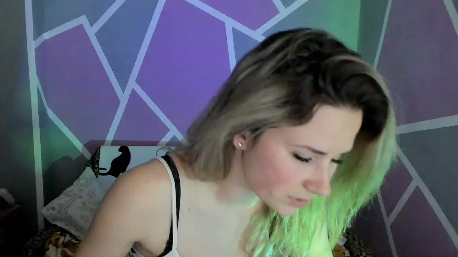 Gallery image thumbnail from Blondie_Star's myfreecams stream on, 04/07/2023, 21:47 image 5 of 20