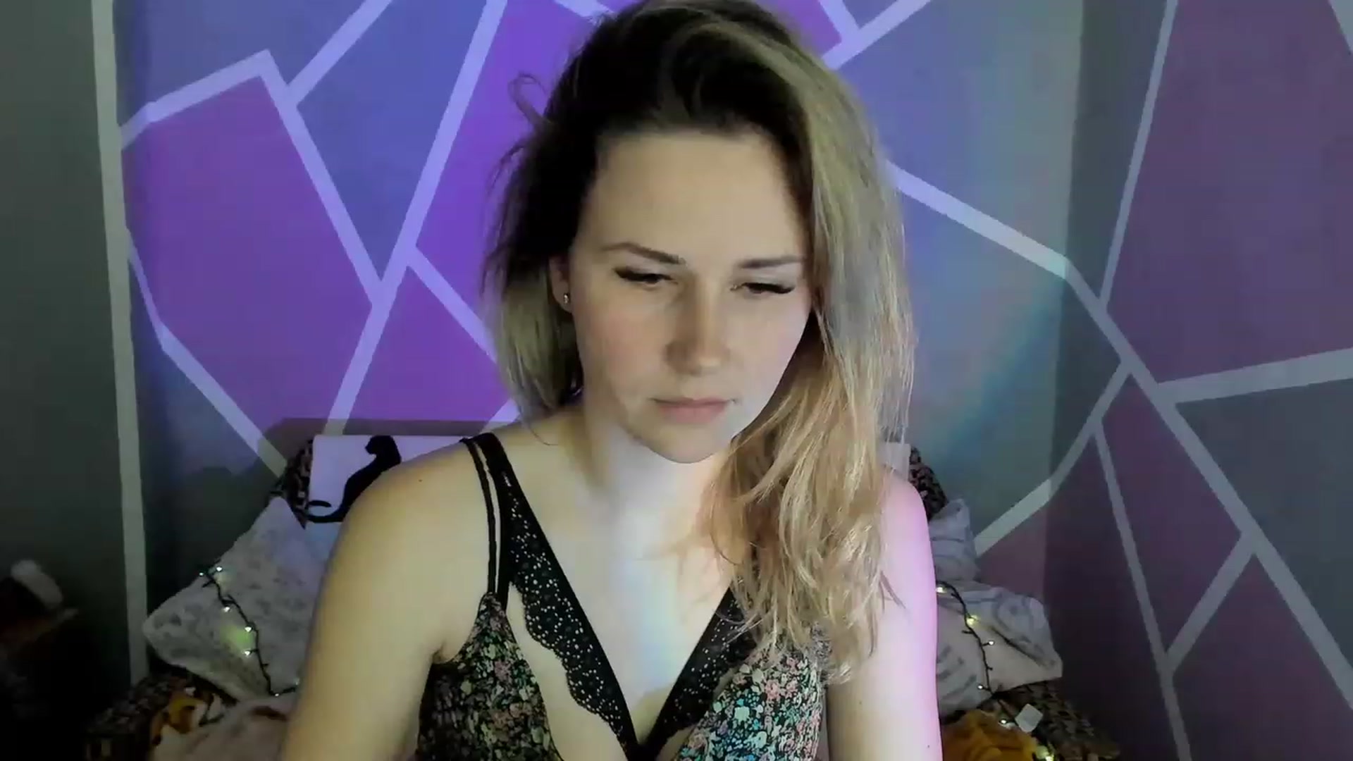 Gallery image thumbnail from Blondie_Star's myfreecams stream on, 04/08/2023, 14:36 image 5 of 20