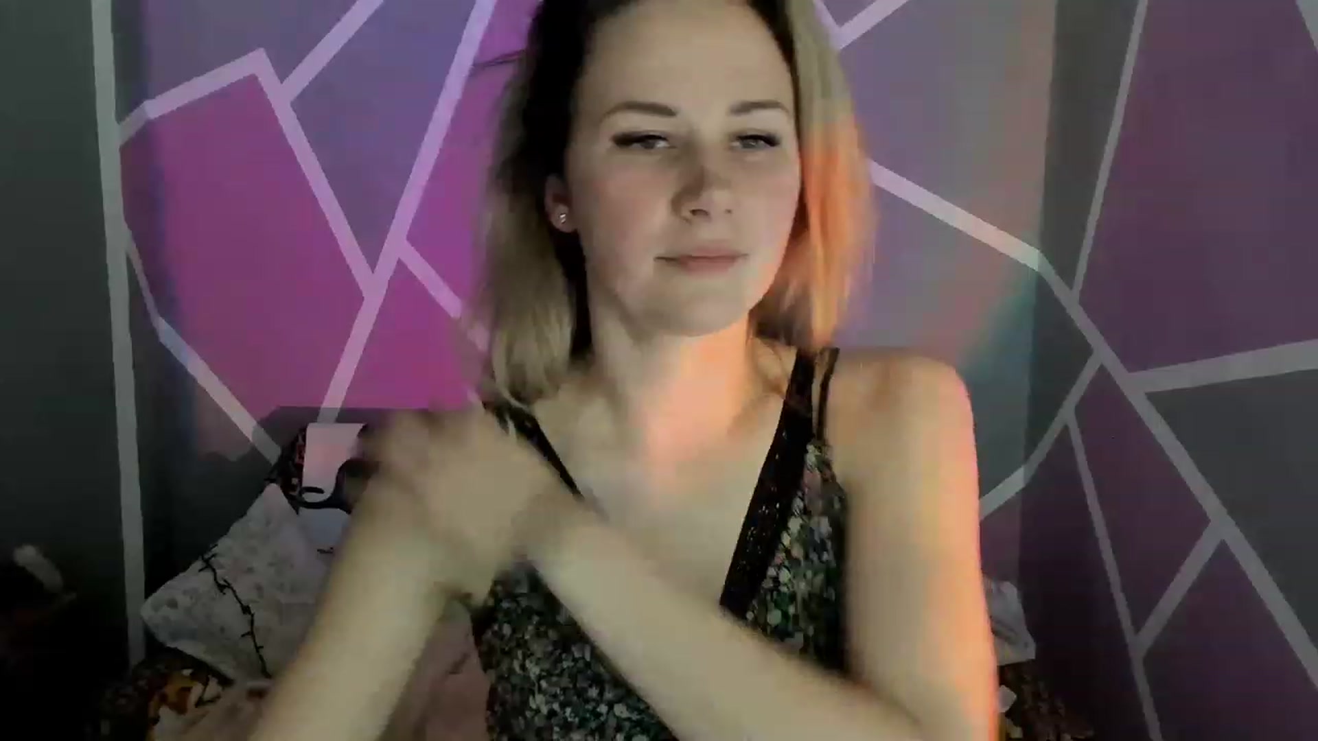 Gallery image thumbnail from Blondie_Star's myfreecams stream on, 04/08/2023, 14:36 image 10 of 20