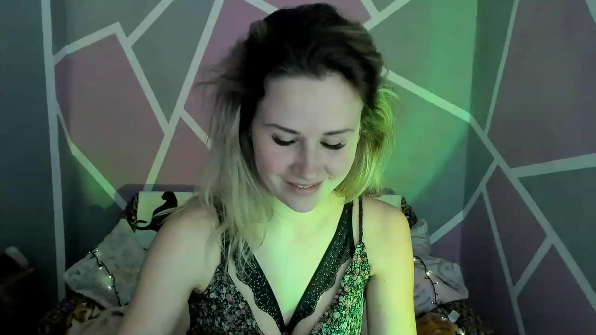 Gallery image thumbnail from Blondie_Star's myfreecams stream on, 04/08/2023, 14:36 image 11 of 20