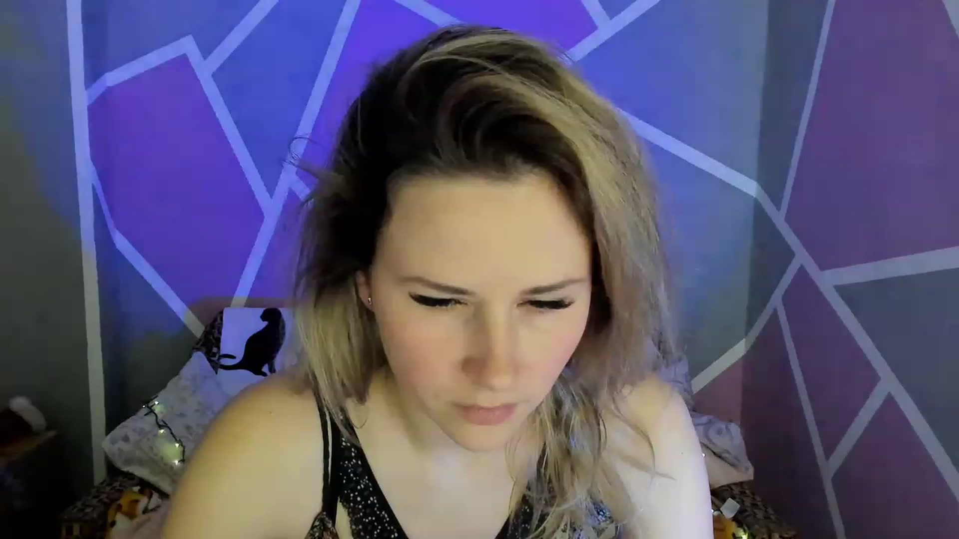 Gallery image thumbnail from Blondie_Star's myfreecams stream on, 04/08/2023, 14:36 image 7 of 20