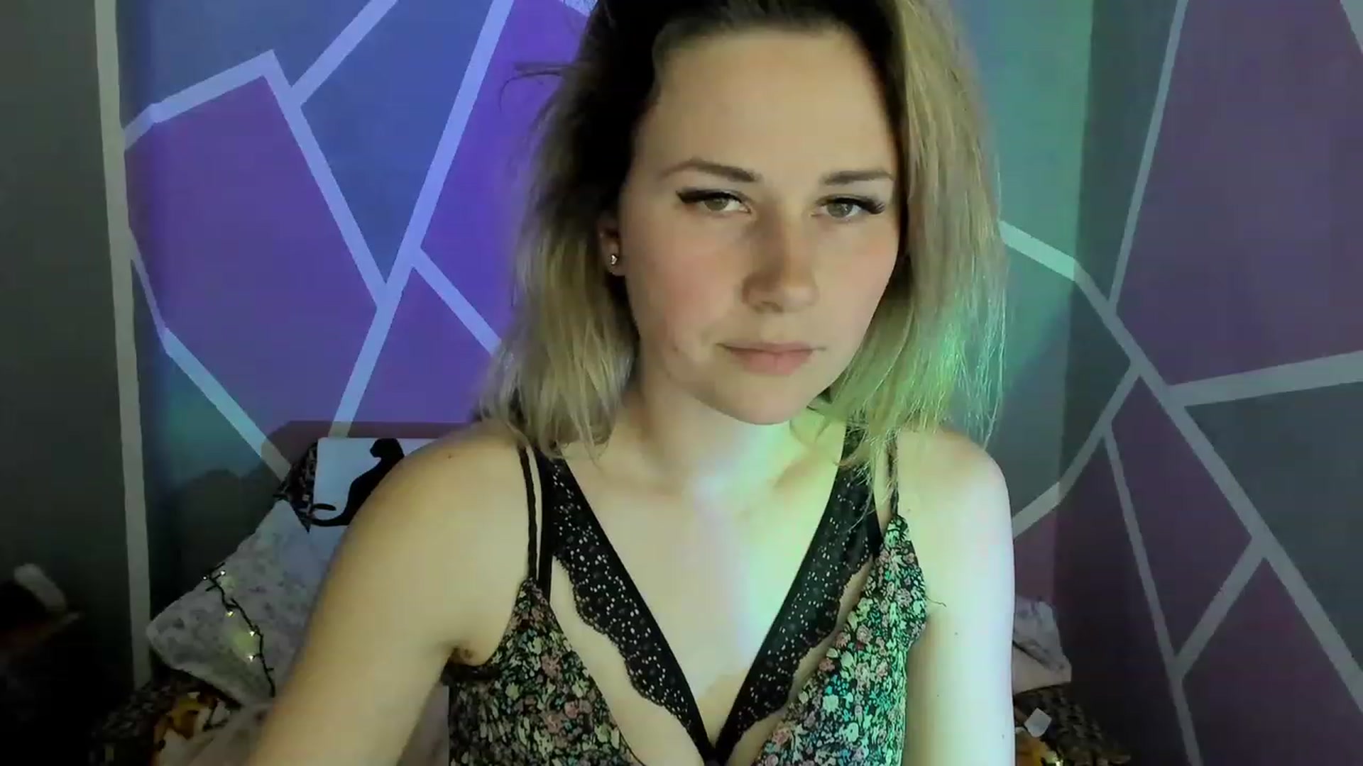 Gallery image thumbnail from Blondie_Star's myfreecams stream on, 04/08/2023, 14:36 image 9 of 20