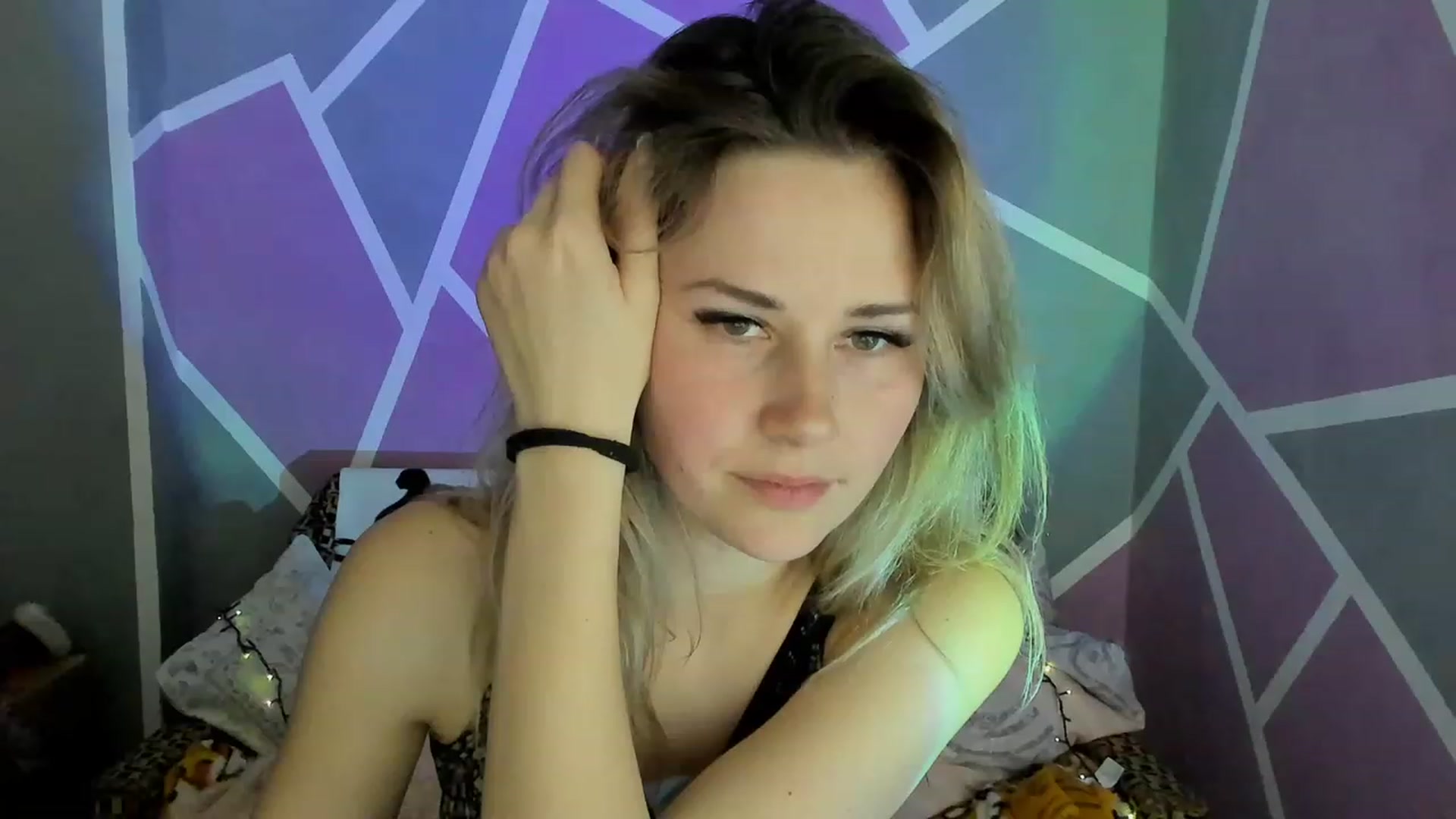 Gallery image thumbnail from Blondie_Star's myfreecams stream on, 04/08/2023, 14:36 image 14 of 20
