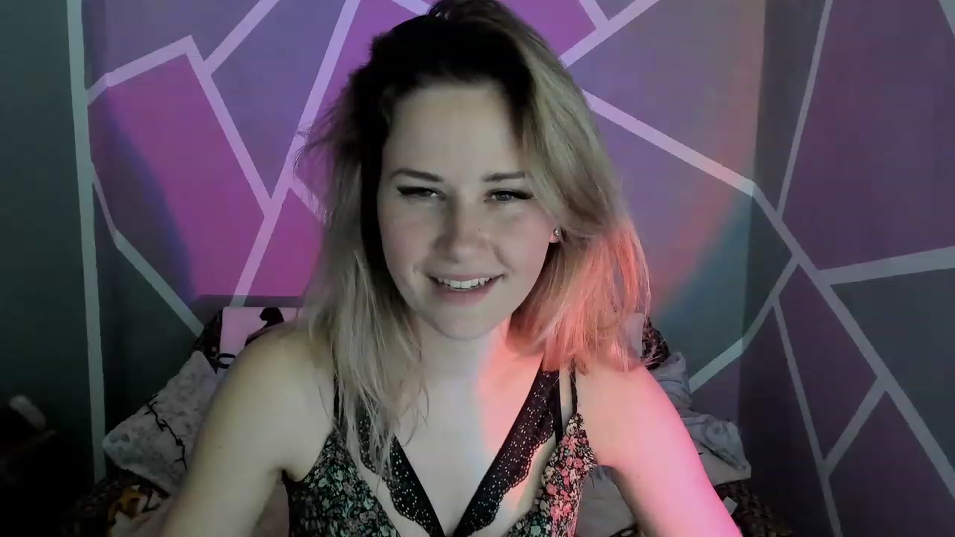 Gallery image thumbnail from Blondie_Star's myfreecams stream on, 04/08/2023, 14:36 image 13 of 20