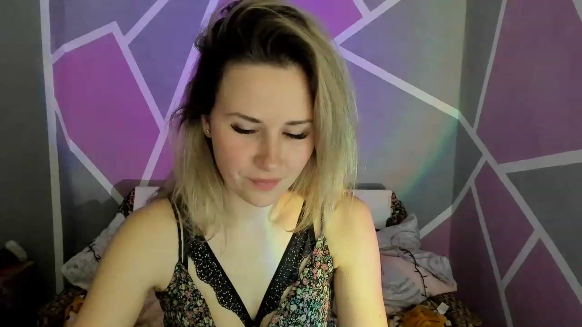 Gallery image thumbnail from Blondie_Star's myfreecams stream on, 04/08/2023, 14:36 image 1 of 20