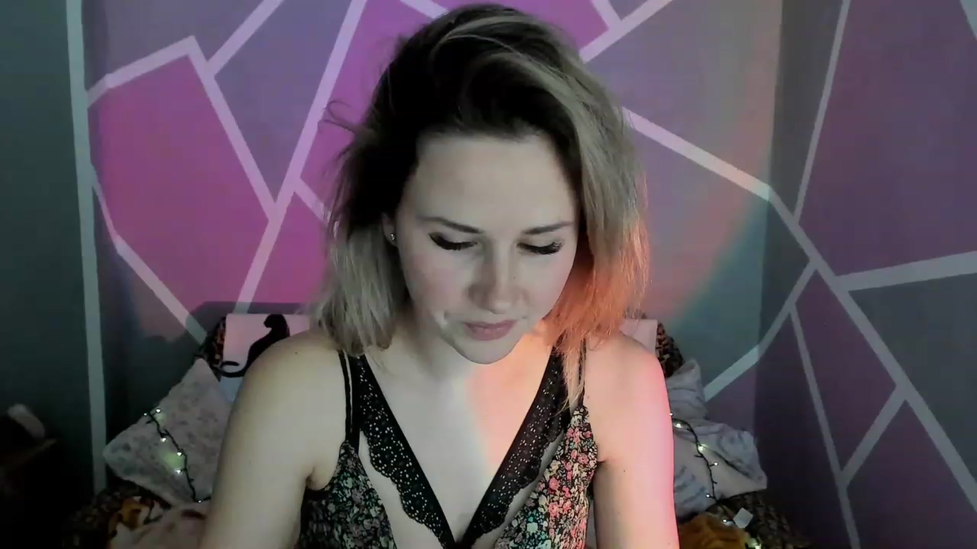 Gallery image thumbnail from Blondie_Star's myfreecams stream on, 04/08/2023, 14:36 image 8 of 20