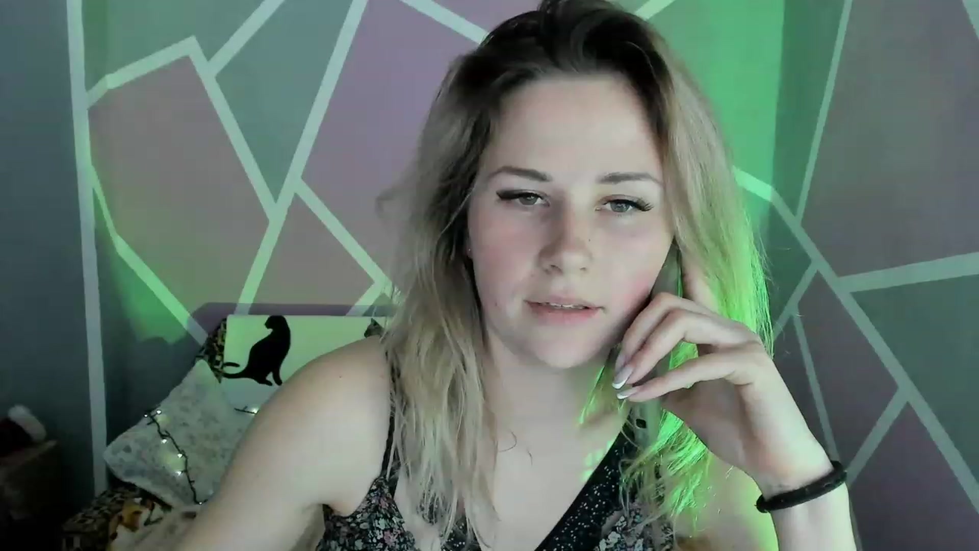 Gallery image thumbnail from Blondie_Star's myfreecams stream on, 04/08/2023, 14:36 image 16 of 20
