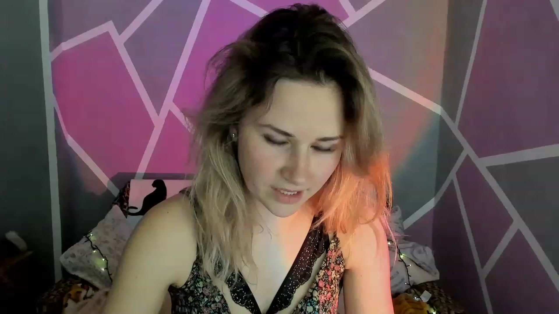 Gallery image thumbnail from Blondie_Star's myfreecams stream on, 04/08/2023, 14:36 image 15 of 20