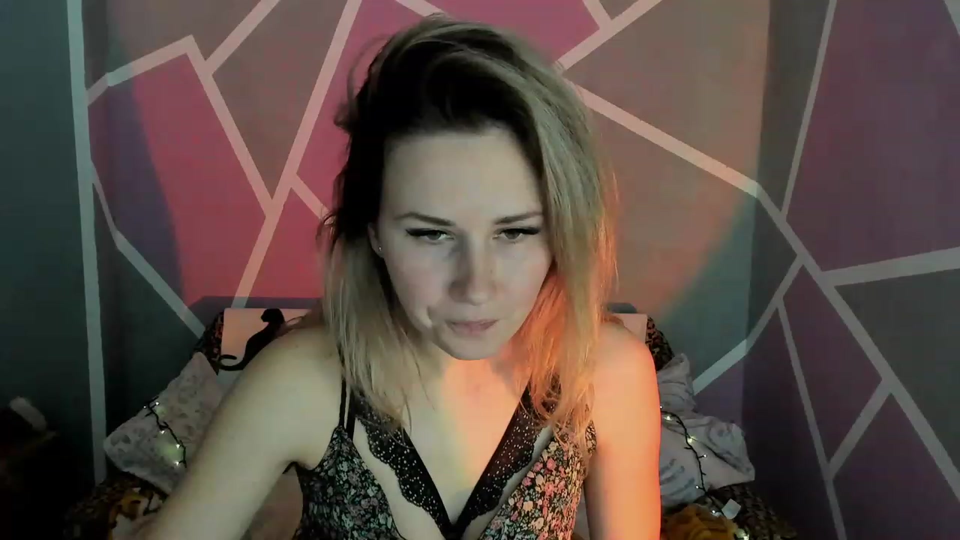 Gallery image thumbnail from Blondie_Star's myfreecams stream on, 04/08/2023, 14:36 image 2 of 20