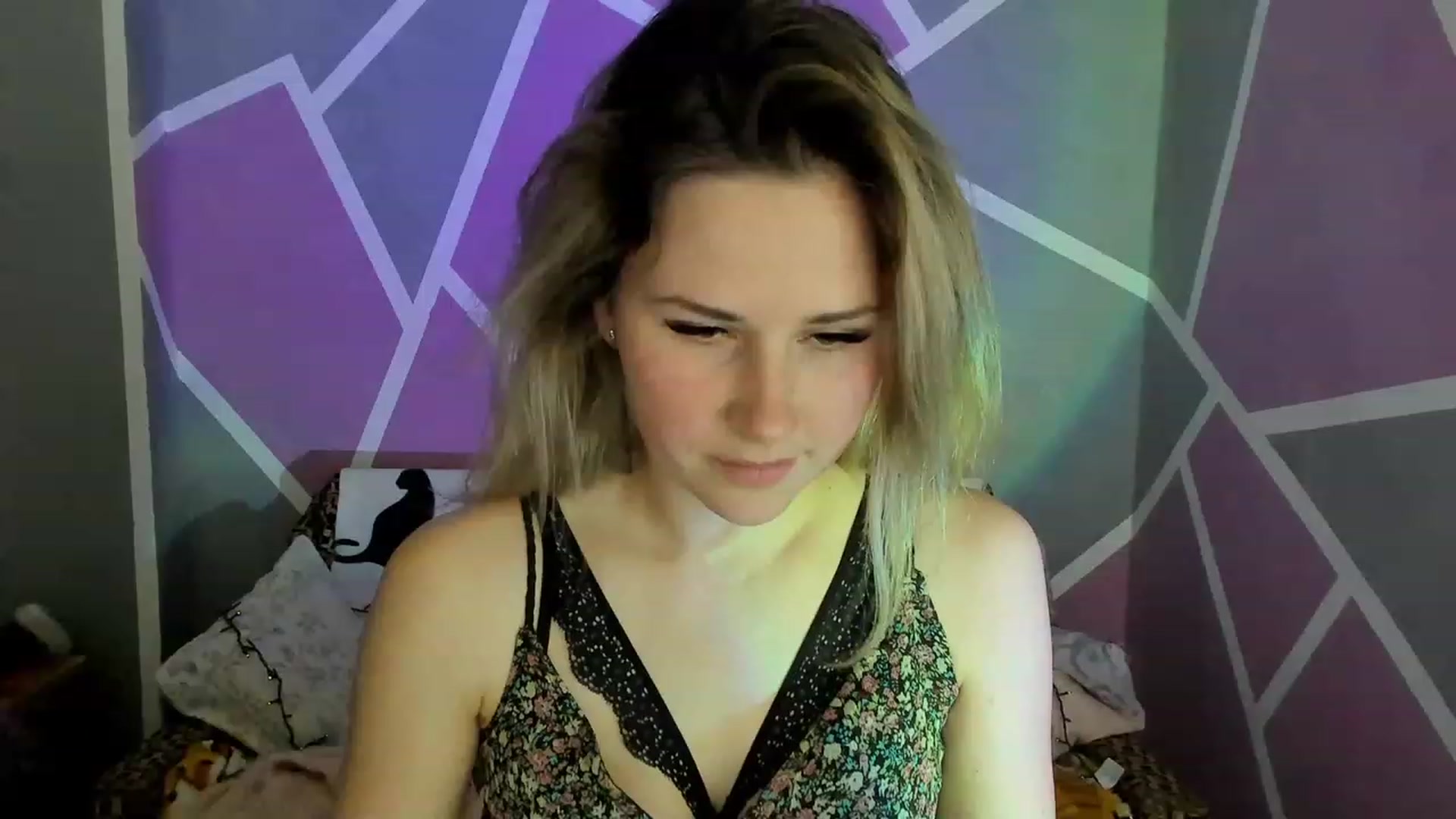 Gallery image thumbnail from Blondie_Star's myfreecams stream on, 04/08/2023, 14:36 image 19 of 20