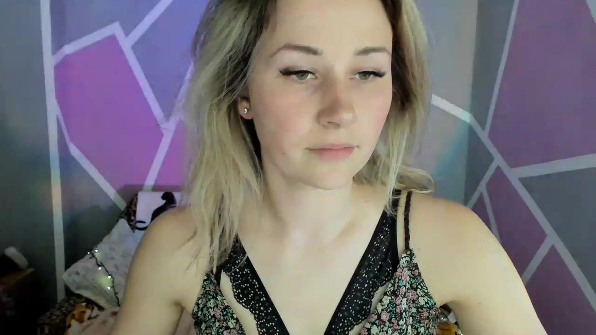 Gallery image thumbnail from Blondie_Star's myfreecams stream on, 04/08/2023, 14:36 image 17 of 20