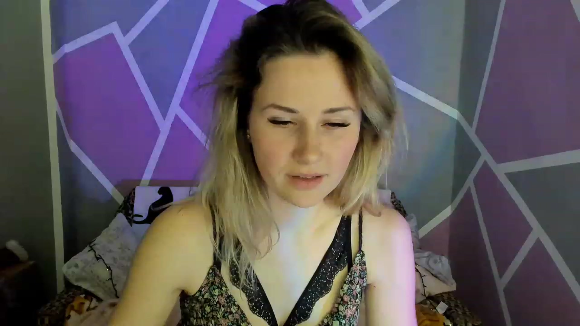 Gallery image thumbnail from Blondie_Star's myfreecams stream on, 04/08/2023, 14:36 image 12 of 20