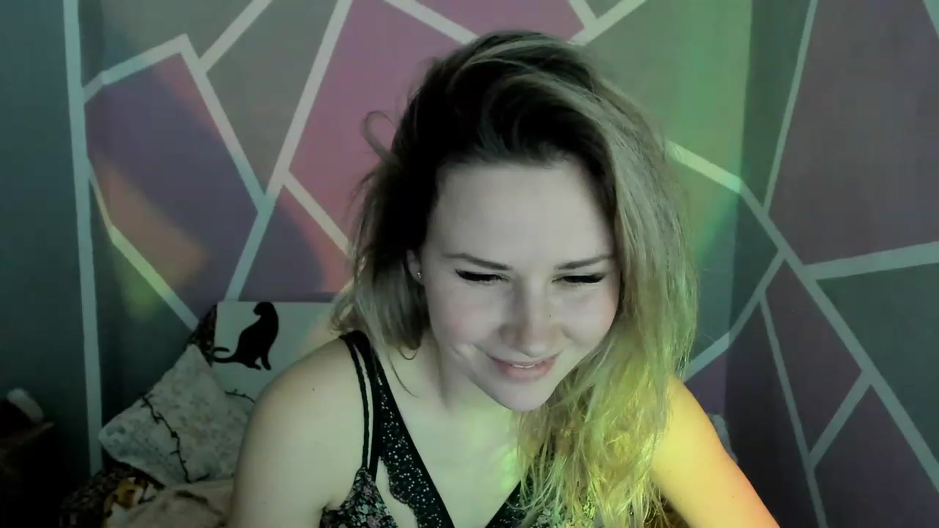 Gallery image thumbnail from Blondie_Star's myfreecams stream on, 04/08/2023, 14:36 image 6 of 20