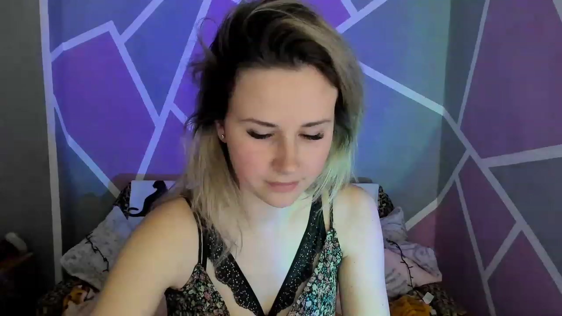Gallery image thumbnail from Blondie_Star's myfreecams stream on, 04/08/2023, 14:36 image 3 of 20
