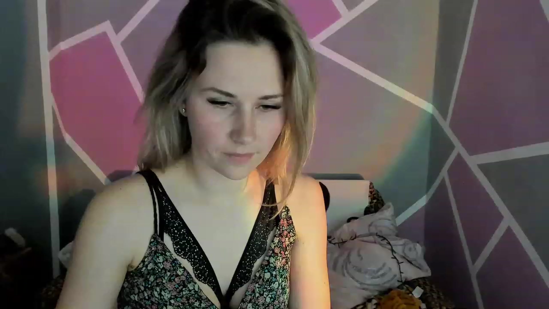 Gallery image thumbnail from Blondie_Star's myfreecams stream on, 04/08/2023, 15:26 image 18 of 20