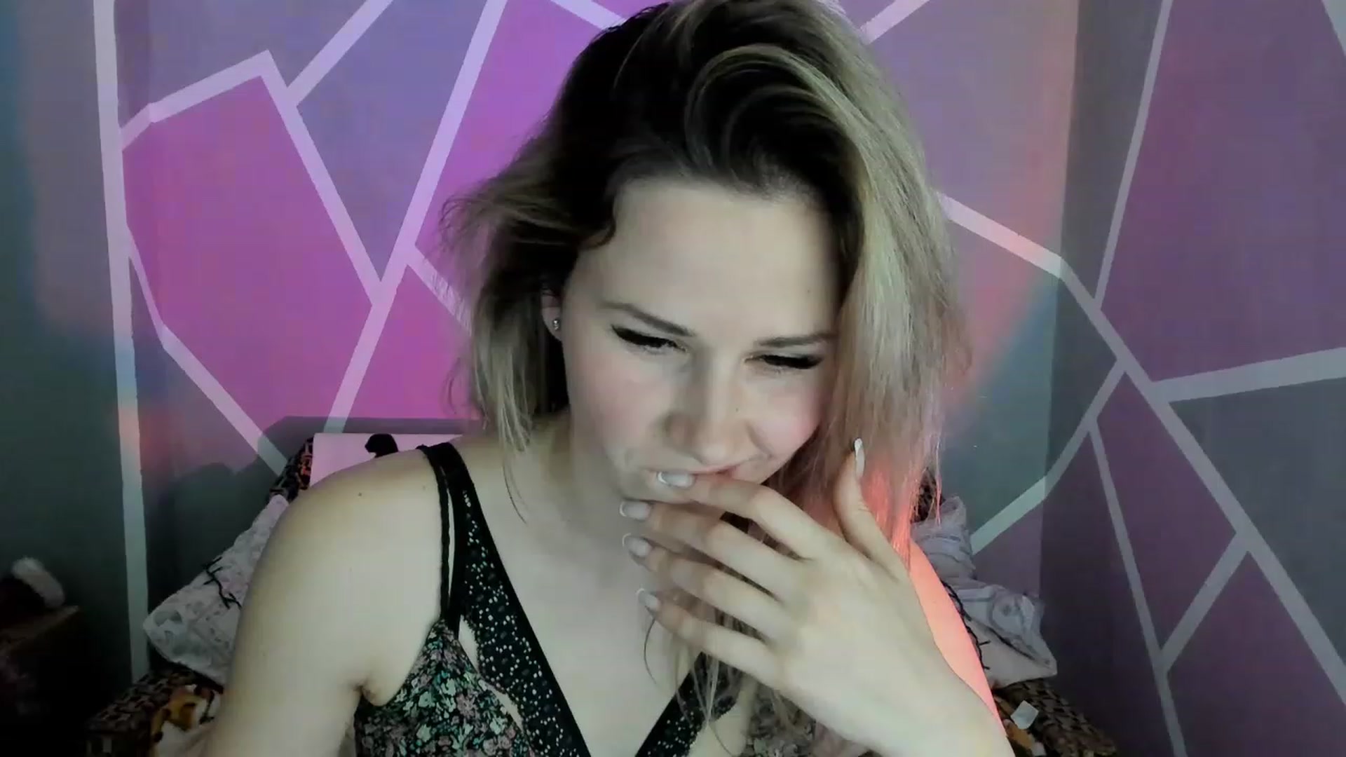 Gallery image thumbnail from Blondie_Star's myfreecams stream on, 04/08/2023, 15:26 image 2 of 20