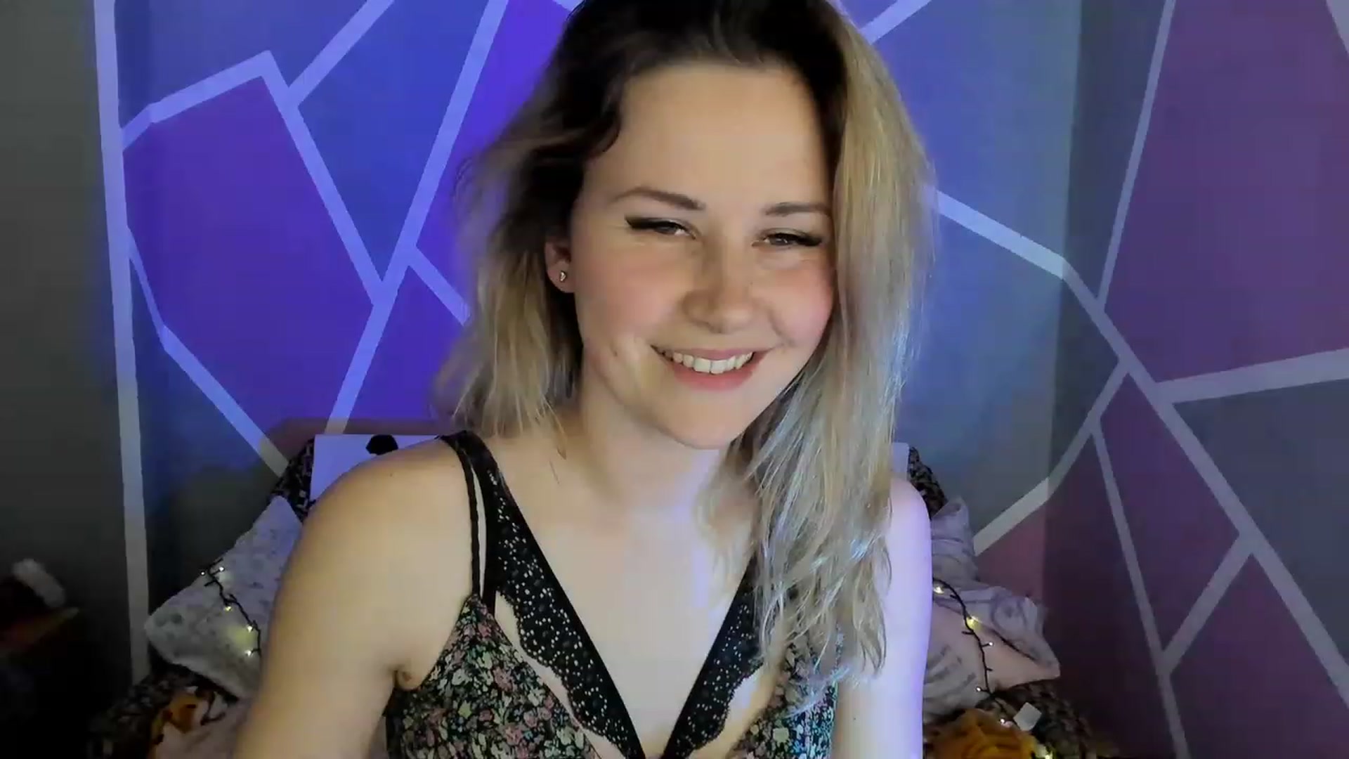 Gallery image thumbnail from Blondie_Star's myfreecams stream on, 04/08/2023, 15:26 image 6 of 20