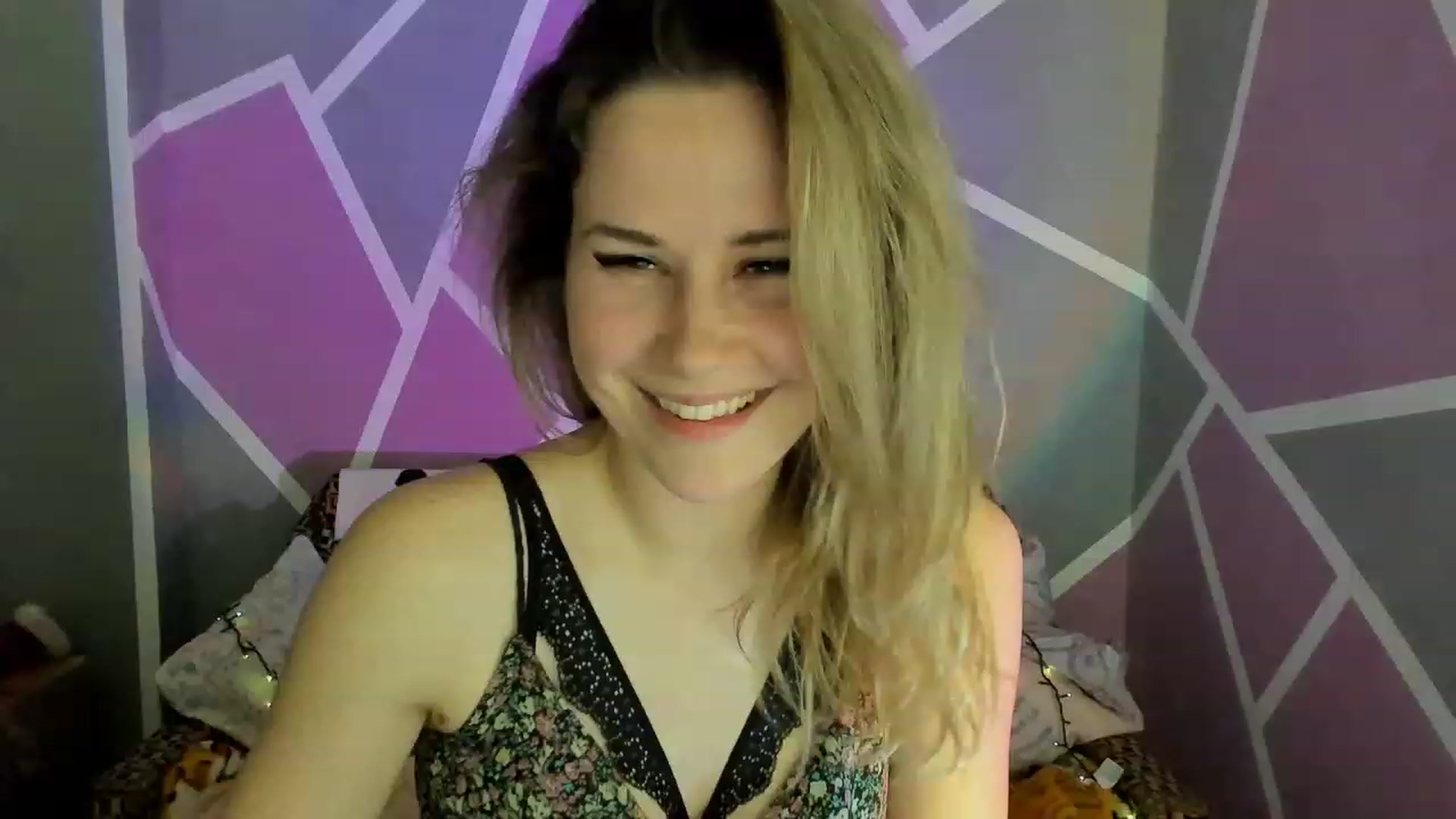 Gallery image thumbnail from Blondie_Star's myfreecams stream on, 04/08/2023, 15:26 image 1 of 20