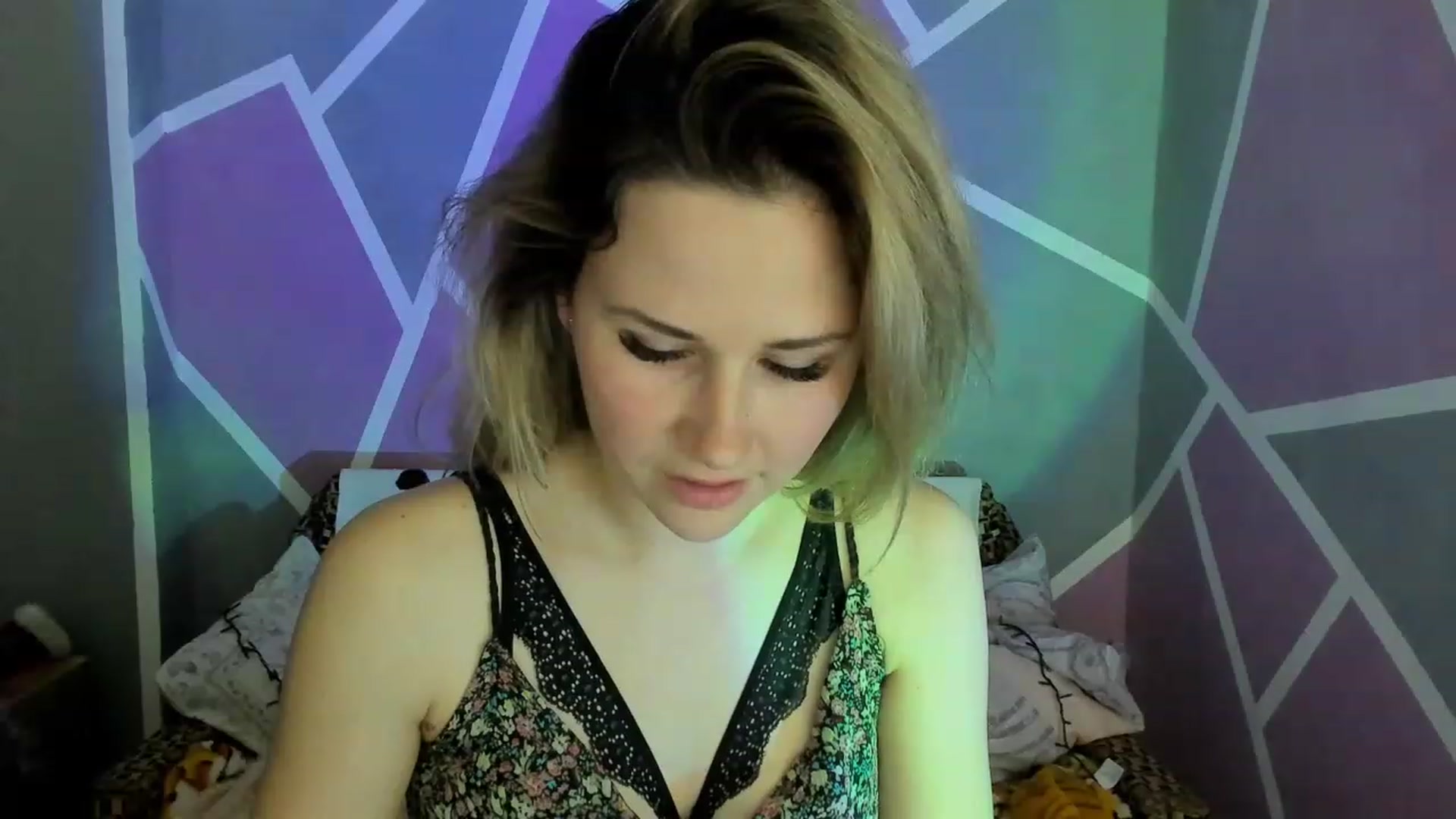 Gallery image thumbnail from Blondie_Star's myfreecams stream on, 04/08/2023, 15:26 image 3 of 20
