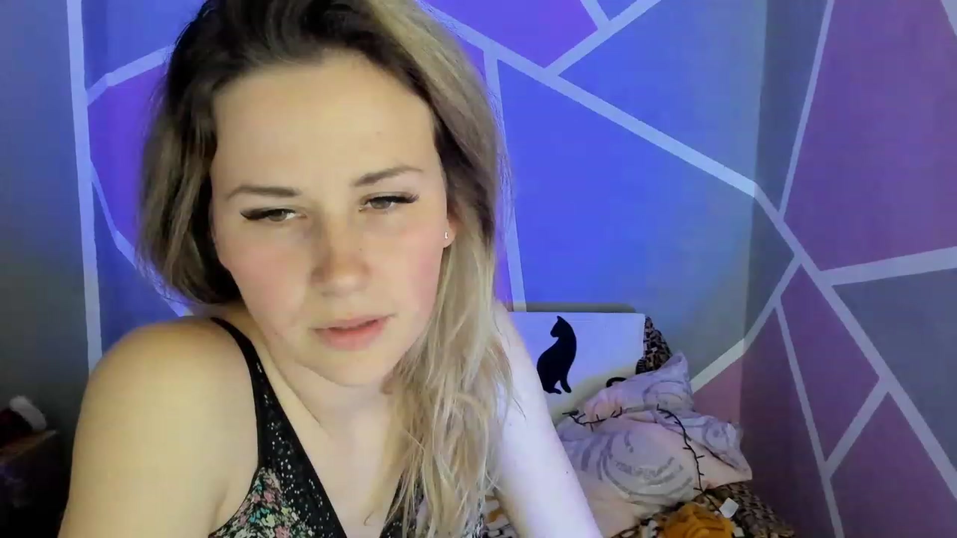 Gallery image thumbnail from Blondie_Star's myfreecams stream on, 04/08/2023, 15:26 image 17 of 20