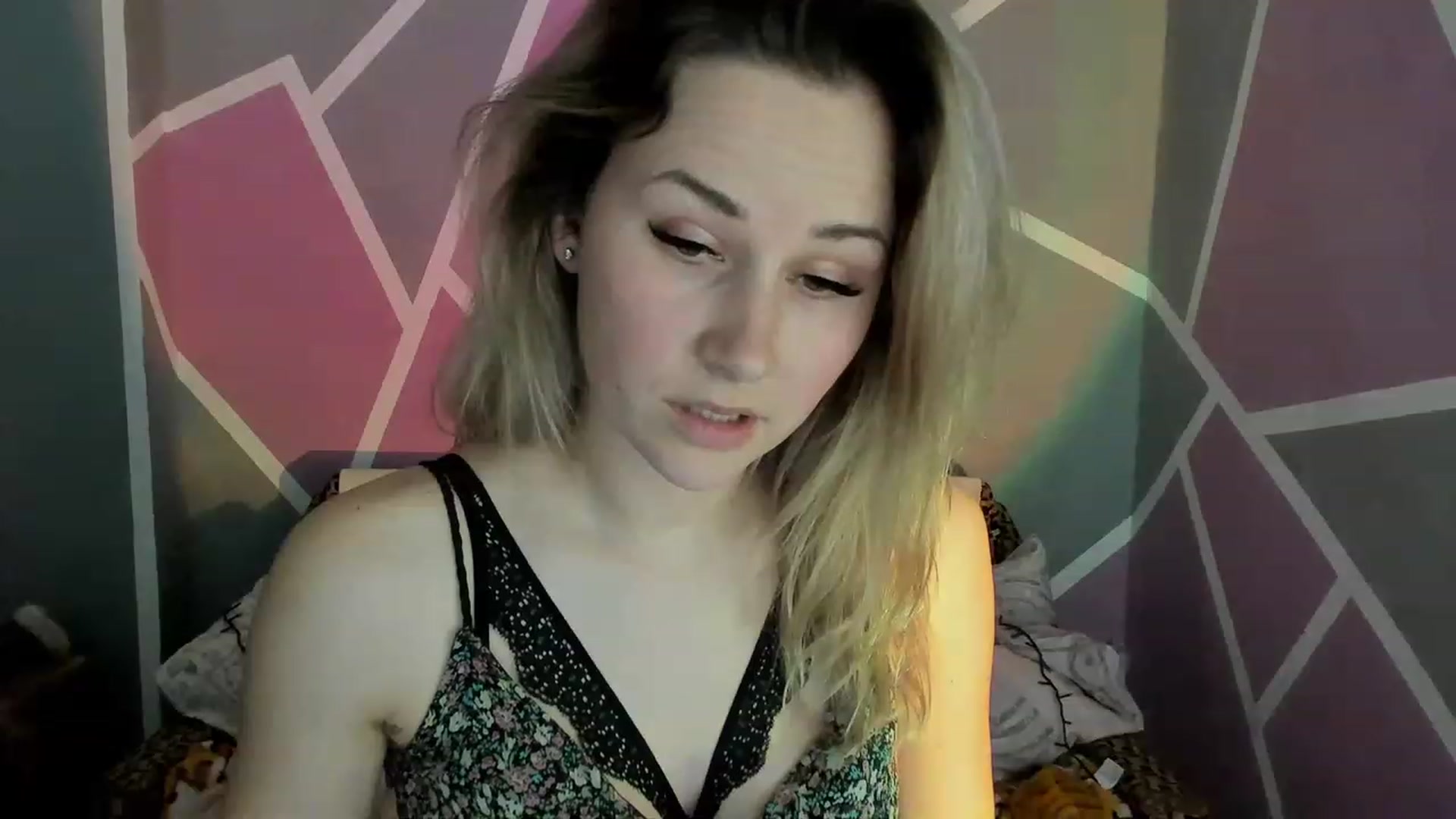 Gallery image thumbnail from Blondie_Star's myfreecams stream on, 04/08/2023, 15:26 image 7 of 20