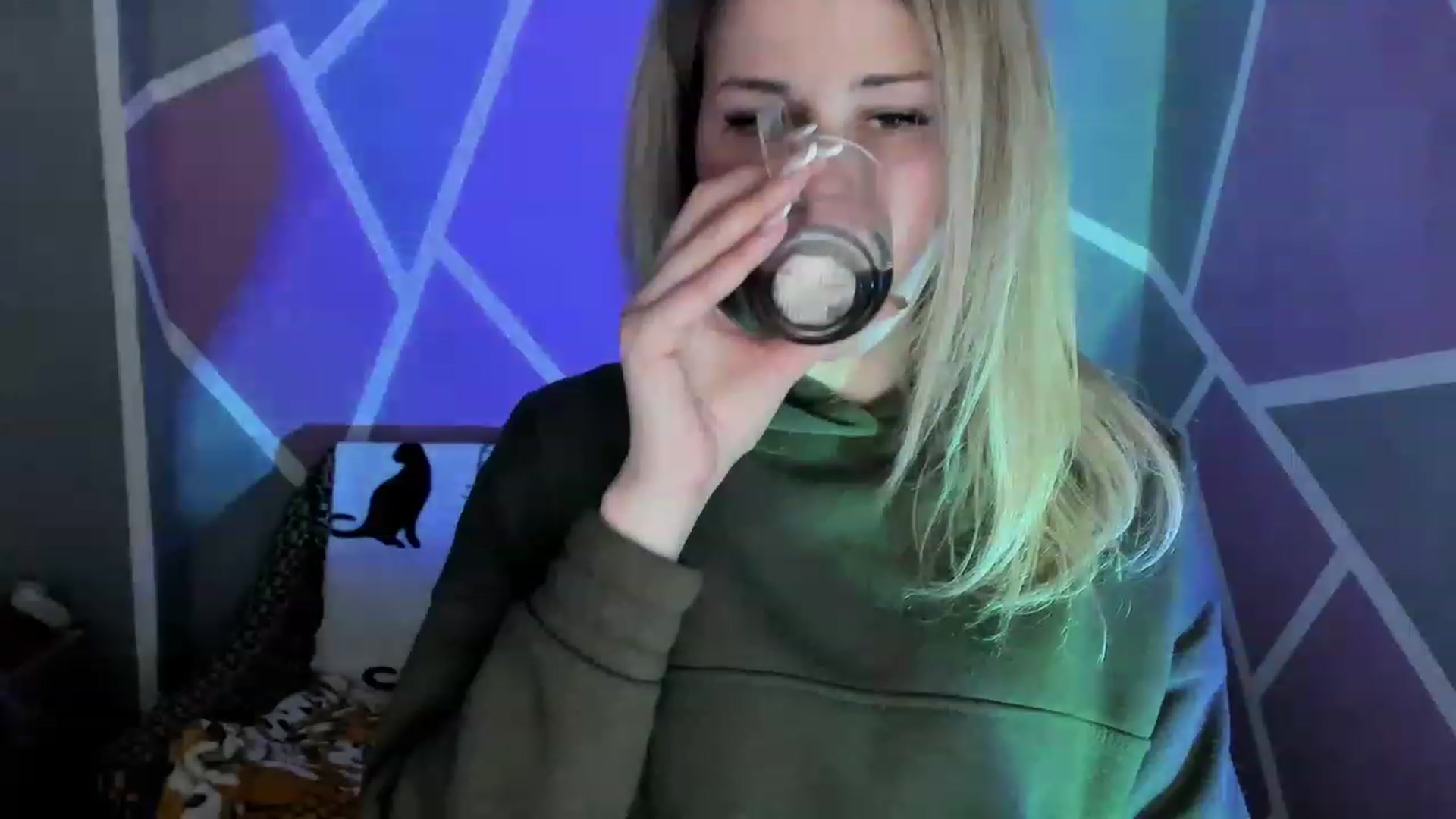 Gallery image thumbnail from Blondie_Star's myfreecams stream on, 04/17/2023, 15:54 image 2 of 20