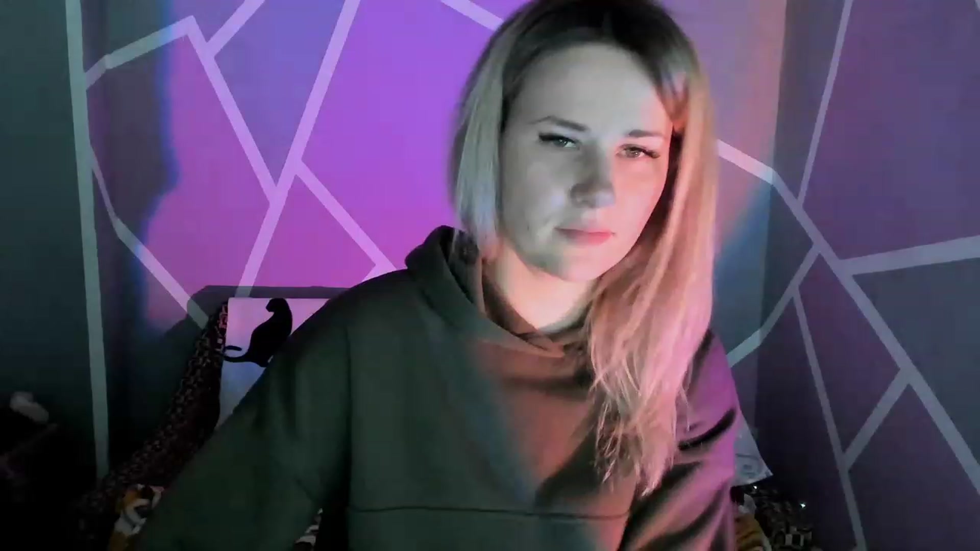 Gallery image thumbnail from Blondie_Star's myfreecams stream on, 04/17/2023, 15:54 image 15 of 20