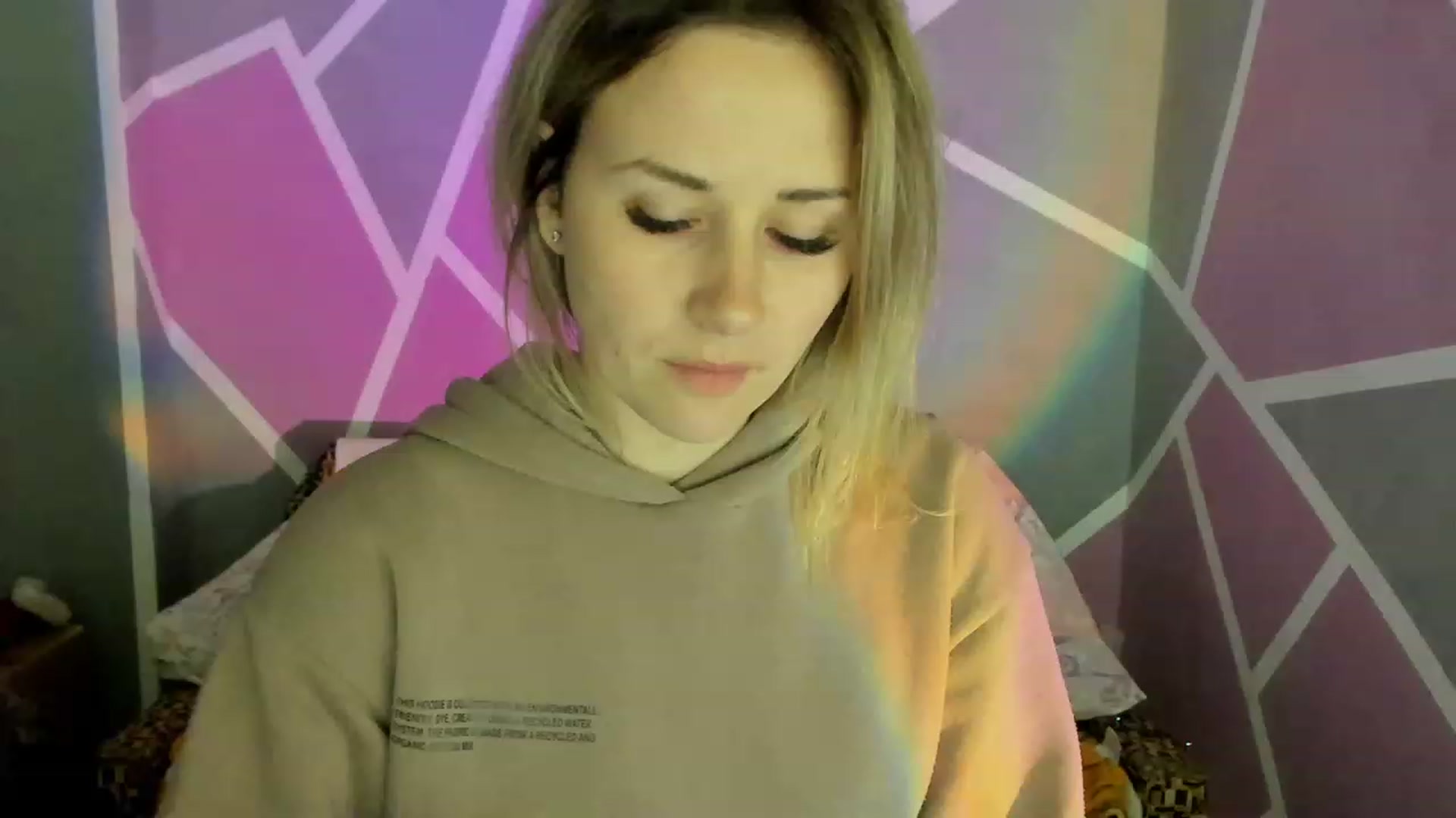Gallery image thumbnail from Blondie_Star's myfreecams stream on, 04/19/2023, 18:33 image 9 of 20