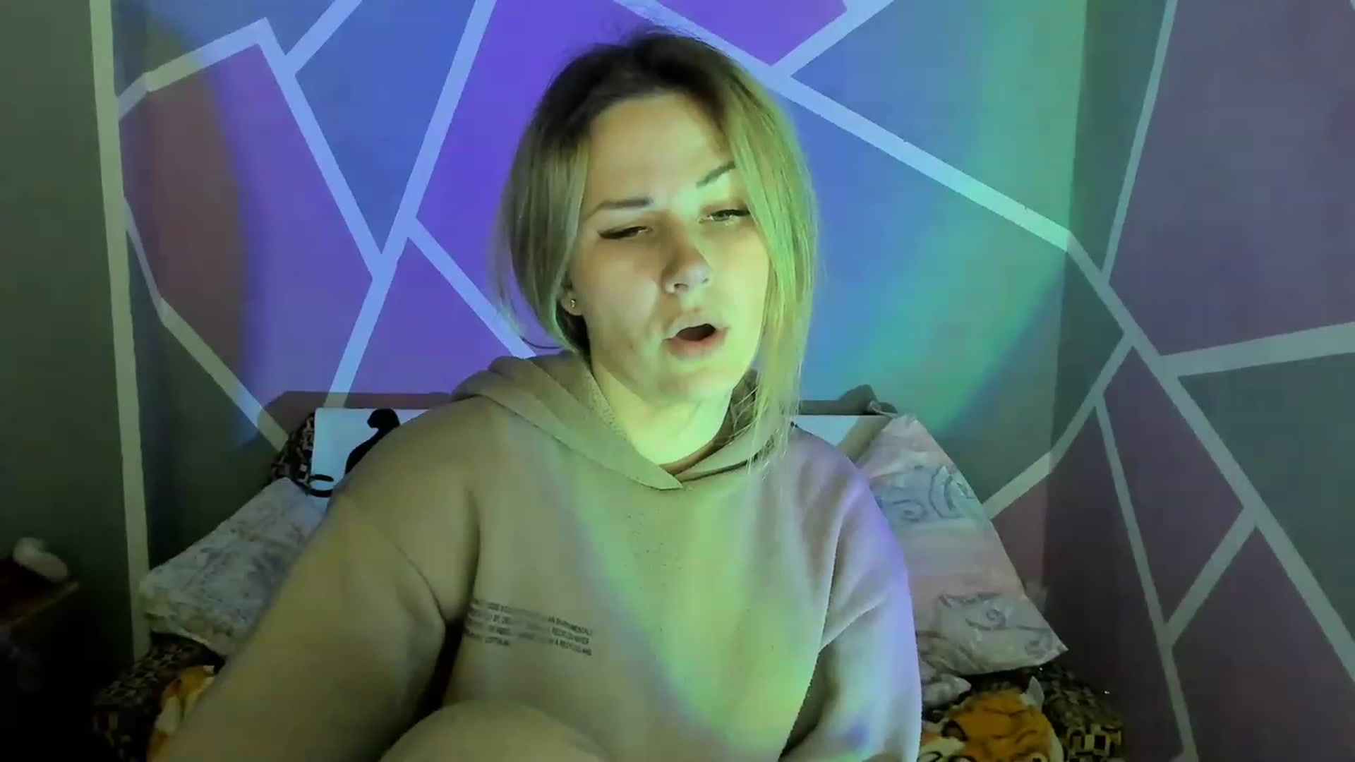 Gallery image thumbnail from Blondie_Star's myfreecams stream on, 04/19/2023, 18:33 image 2 of 20