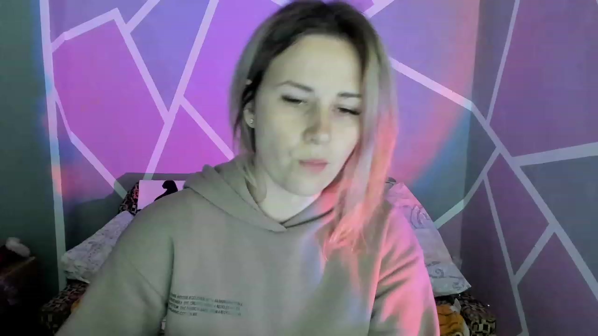 Gallery image thumbnail from Blondie_Star's myfreecams stream on, 04/19/2023, 18:33 image 8 of 20
