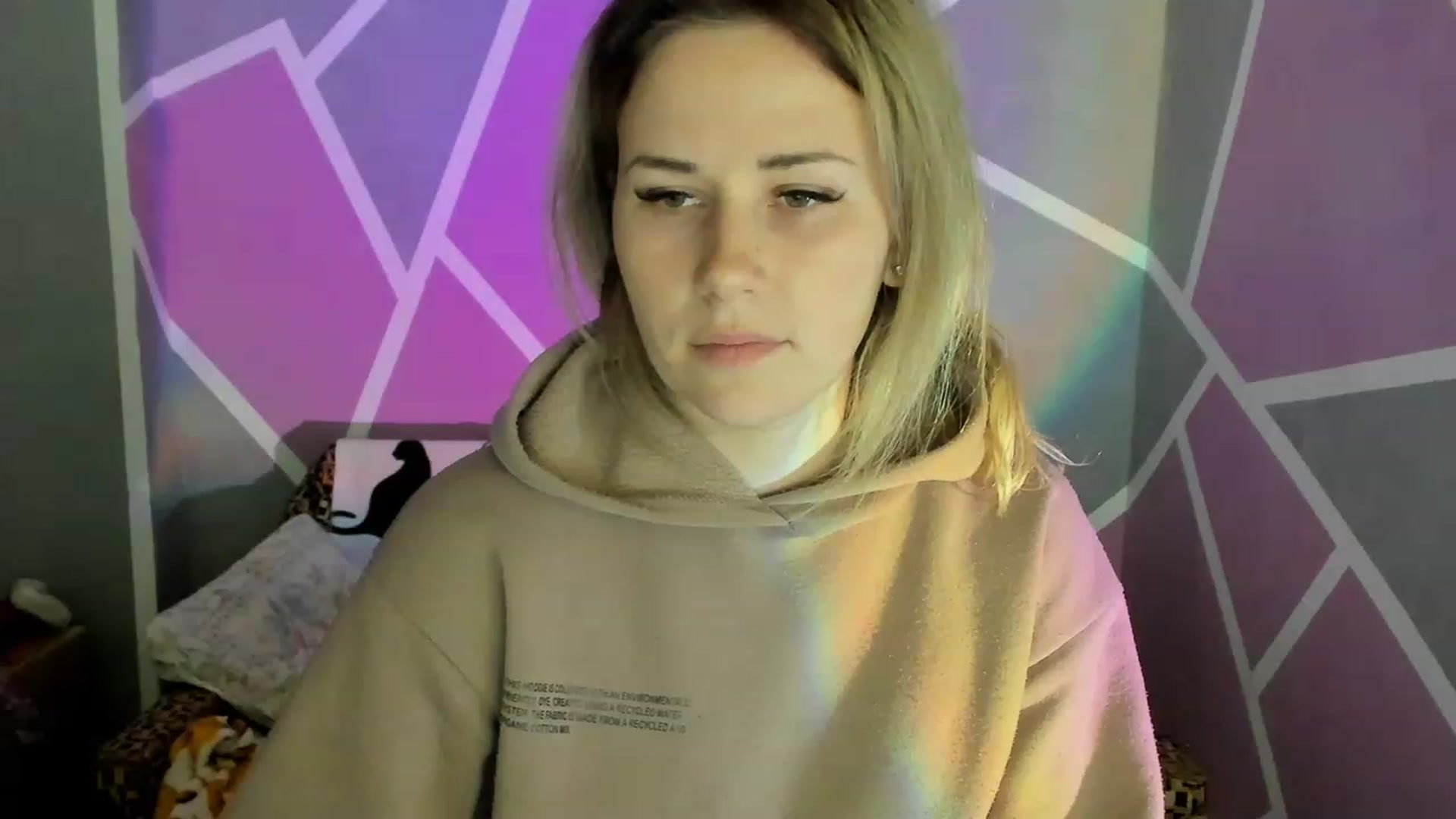 Gallery image thumbnail from Blondie_Star's myfreecams stream on, 04/19/2023, 18:33 image 17 of 20