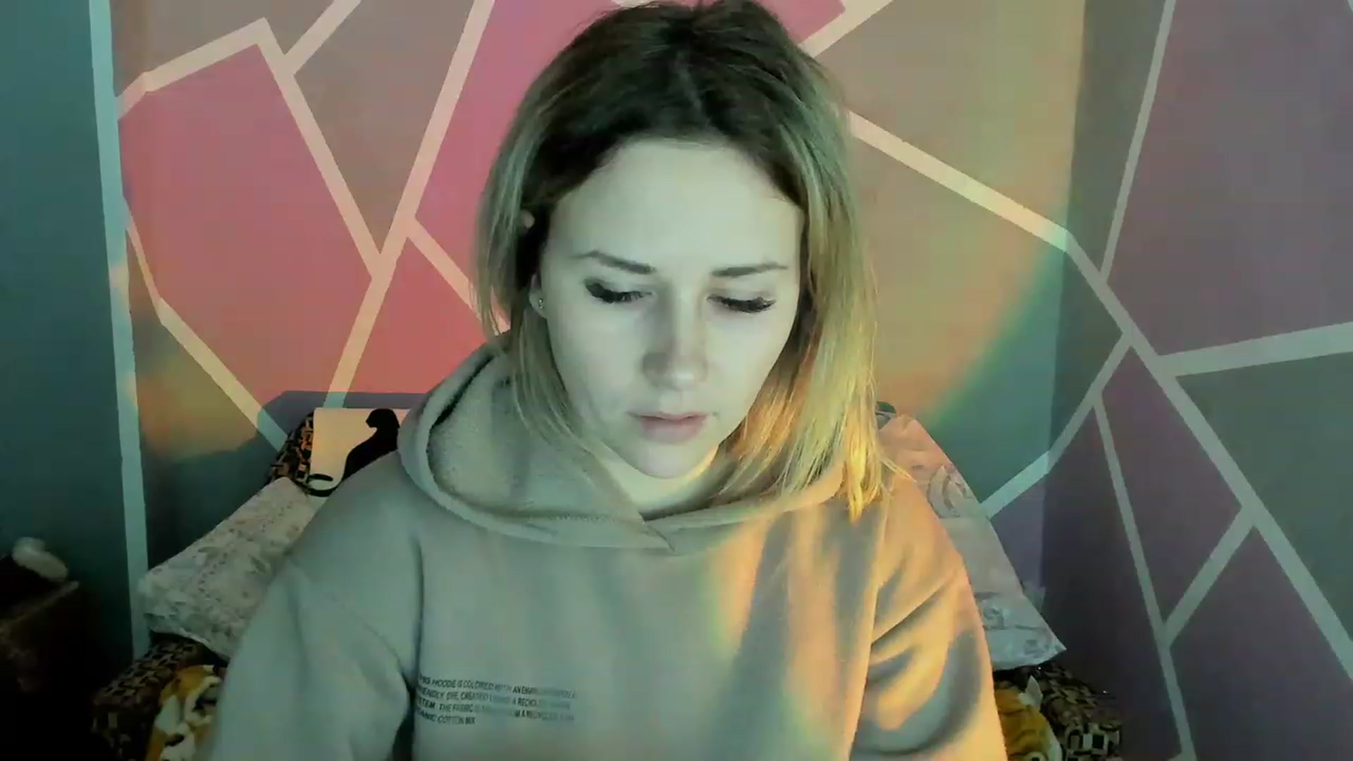 Gallery image thumbnail from Blondie_Star's myfreecams stream on, 04/19/2023, 18:33 image 16 of 20