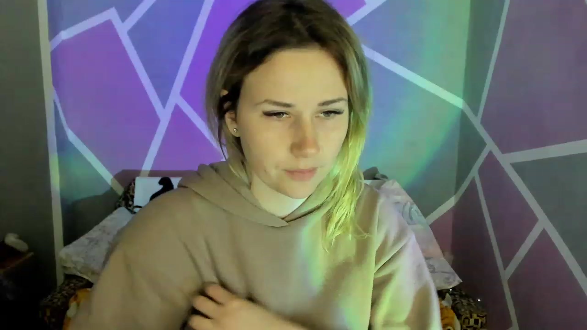Gallery image thumbnail from Blondie_Star's myfreecams stream on, 04/19/2023, 18:33 image 7 of 20