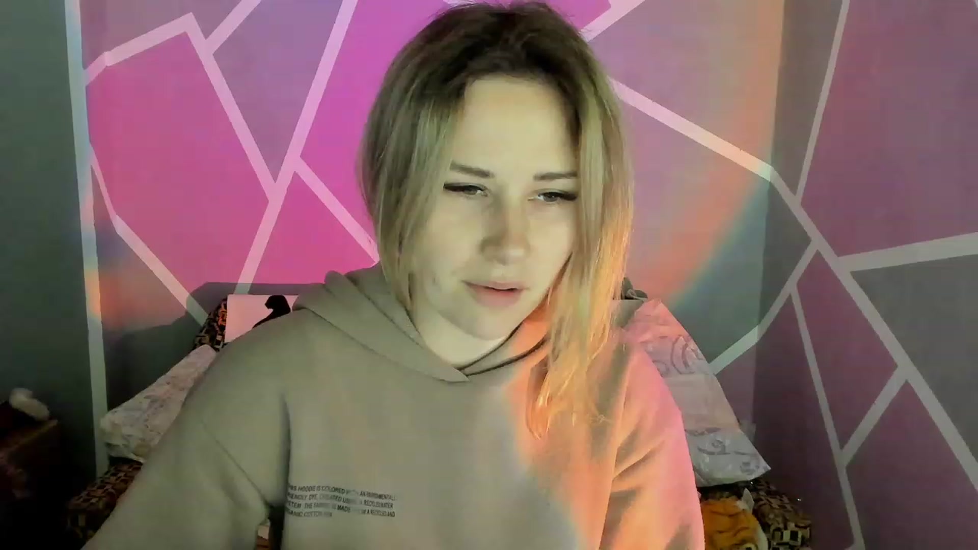 Gallery image thumbnail from Blondie_Star's myfreecams stream on, 04/19/2023, 18:33 image 6 of 20