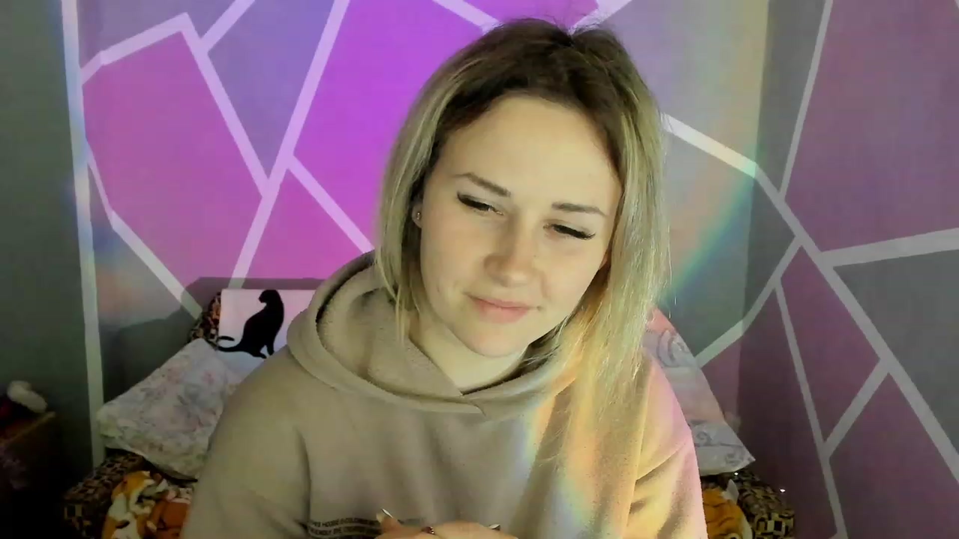 Gallery image thumbnail from Blondie_Star's myfreecams stream on, 04/19/2023, 19:25 image 4 of 20