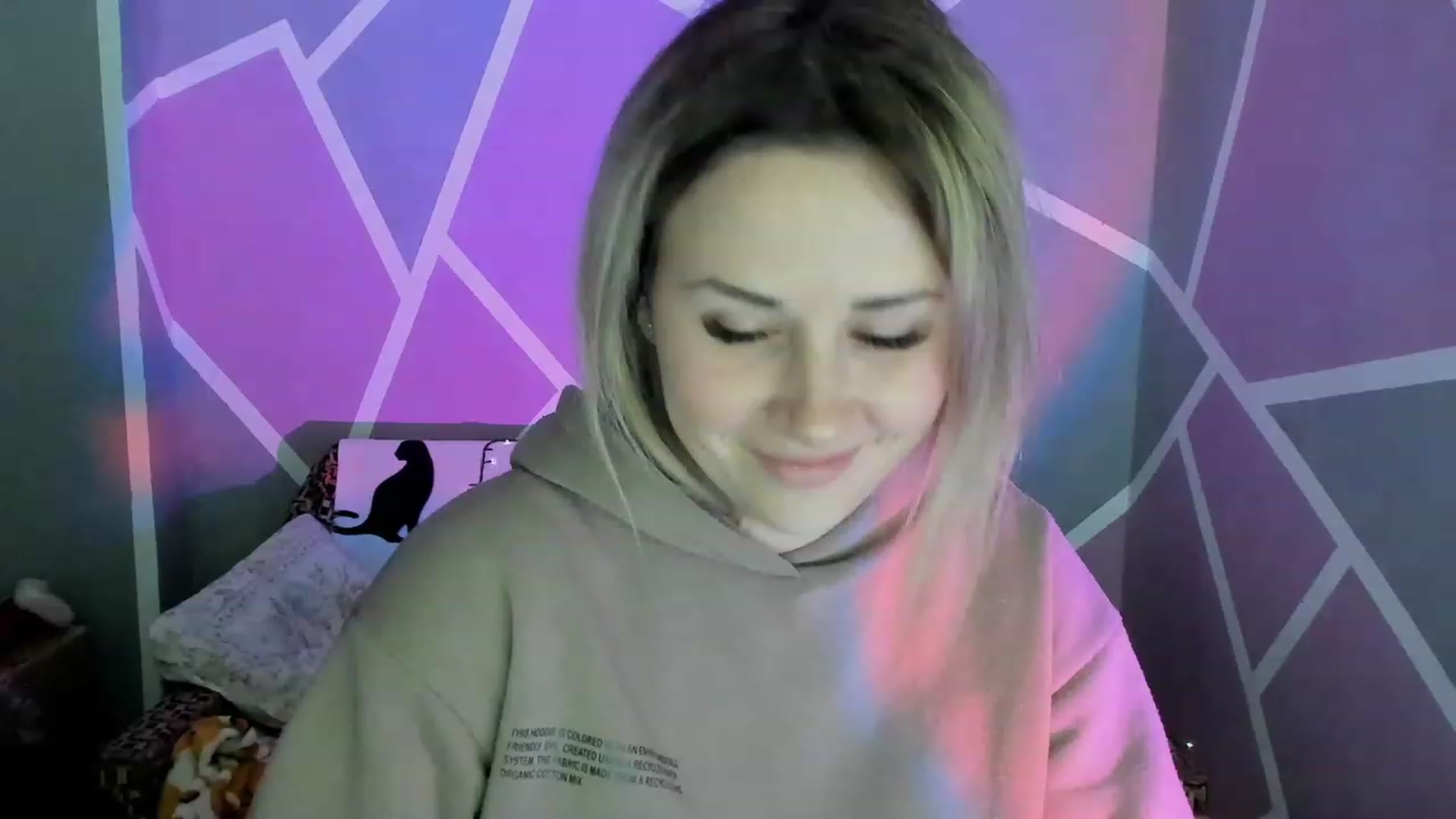 Gallery image thumbnail from Blondie_Star's myfreecams stream on, 04/19/2023, 19:25 image 18 of 20