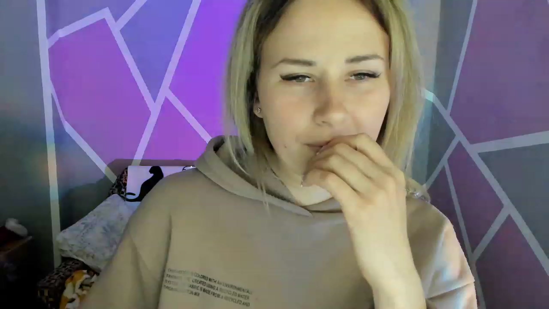Gallery image thumbnail from Blondie_Star's myfreecams stream on, 04/19/2023, 19:25 image 9 of 20