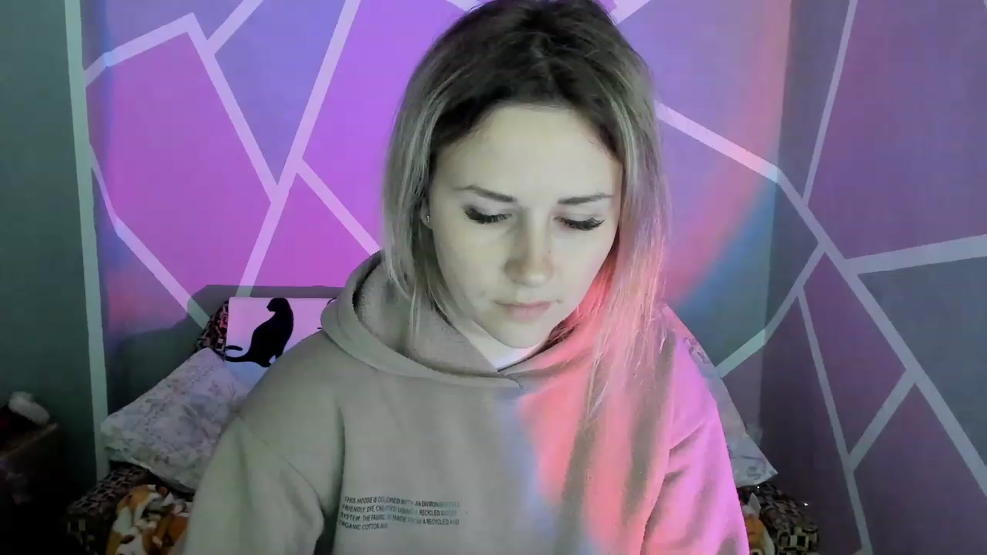 Gallery image thumbnail from Blondie_Star's myfreecams stream on, 04/19/2023, 19:25 image 5 of 20