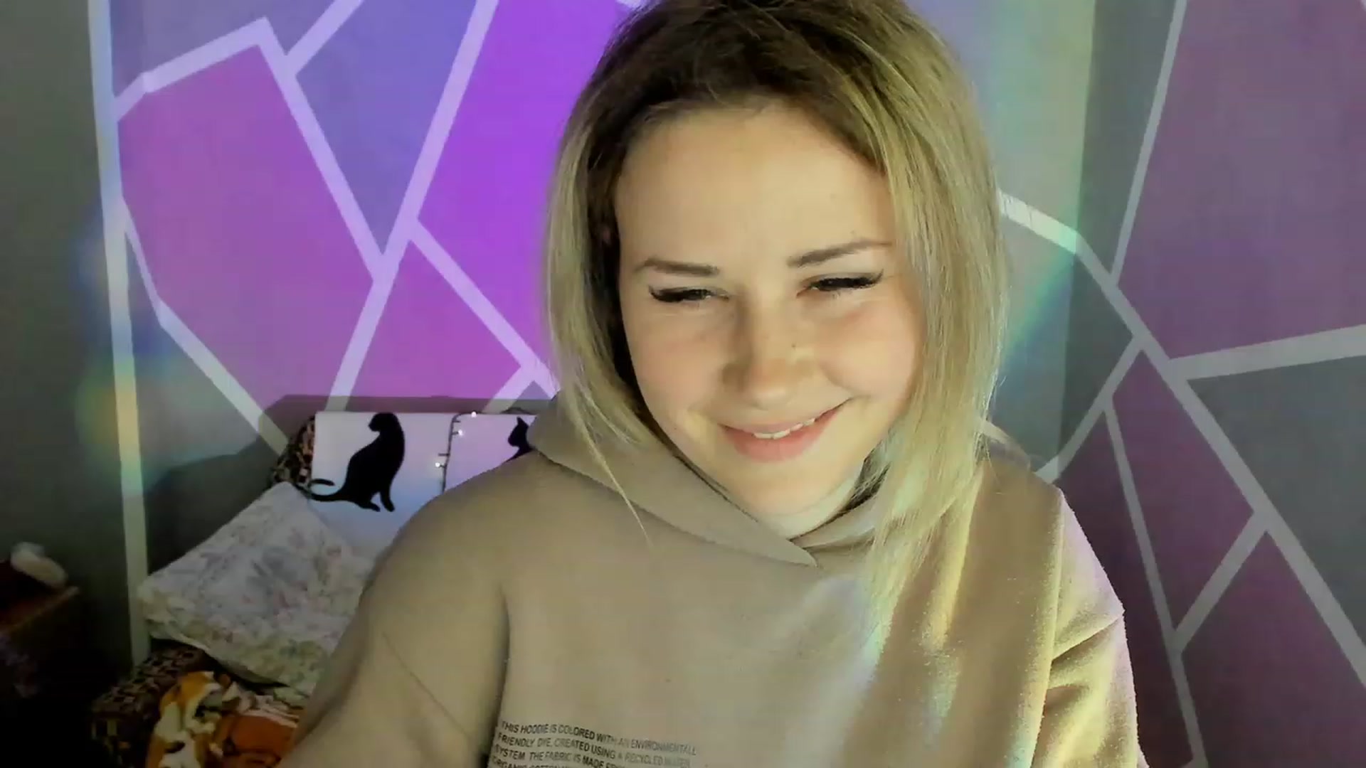 Gallery image thumbnail from Blondie_Star's myfreecams stream on, 04/19/2023, 19:25 image 14 of 20