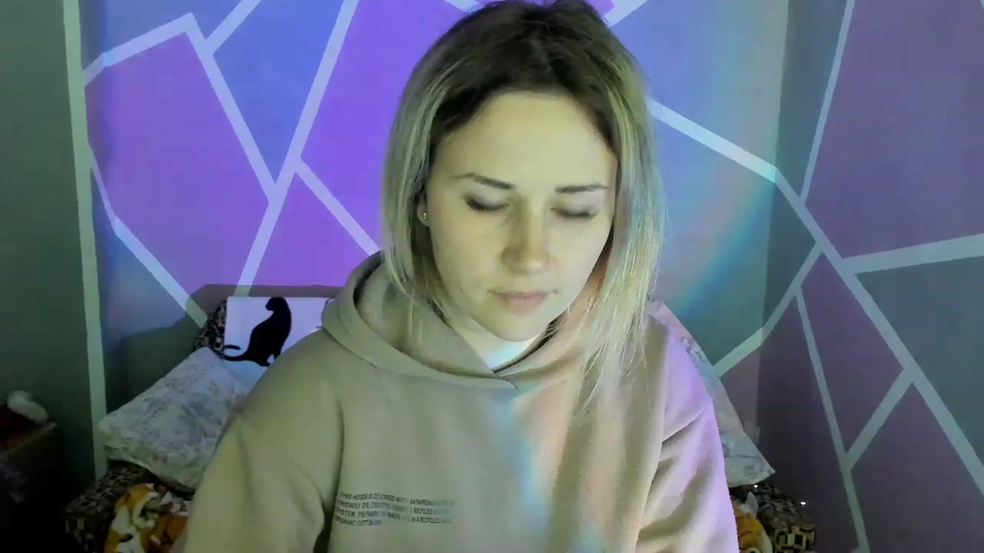 Gallery image thumbnail from Blondie_Star's myfreecams stream on, 04/19/2023, 19:25 image 8 of 20