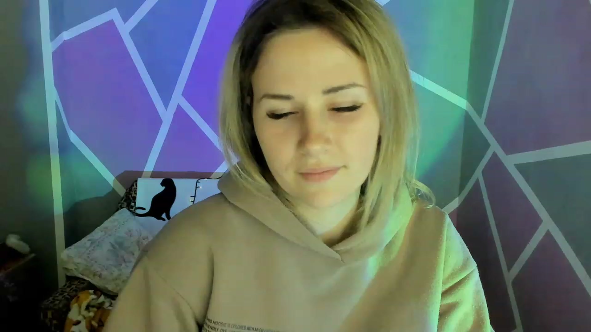 Gallery image thumbnail from Blondie_Star's myfreecams stream on, 04/19/2023, 19:25 image 11 of 20