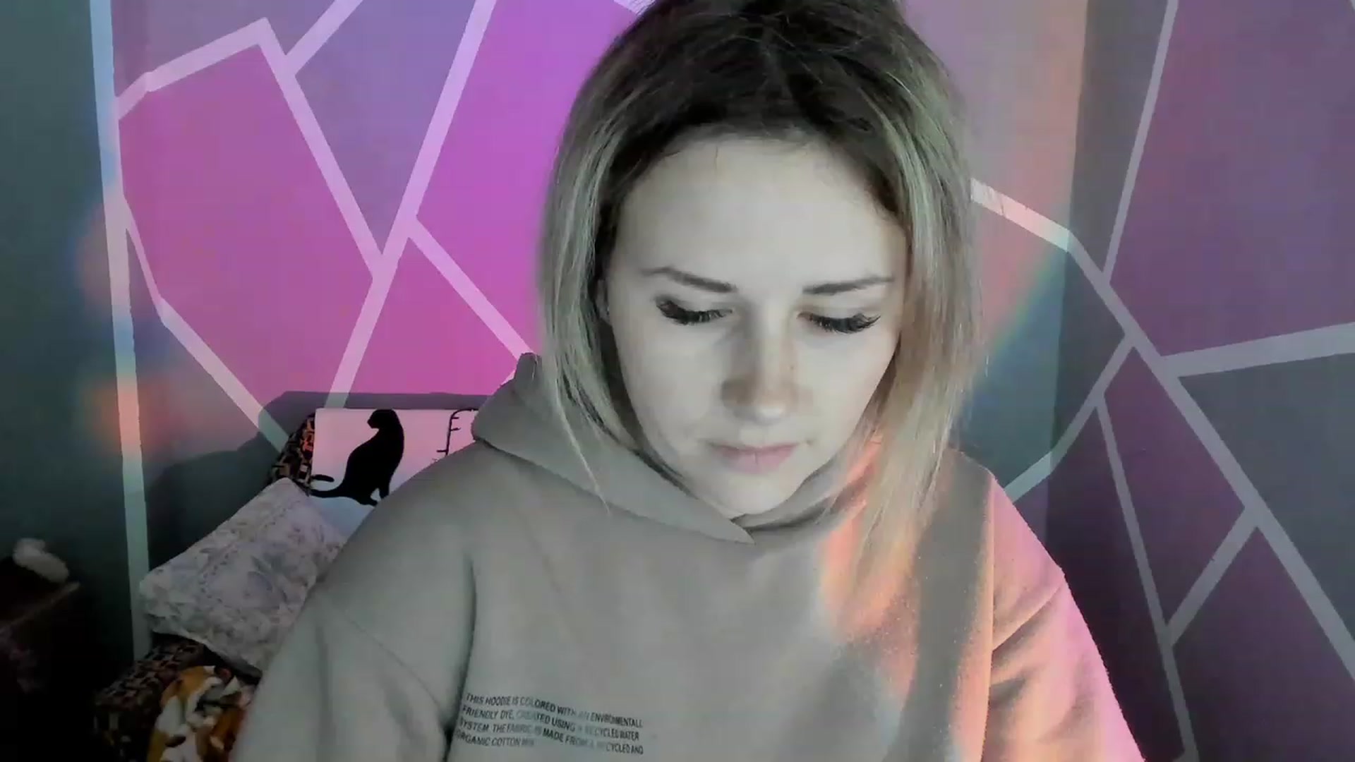 Gallery image thumbnail from Blondie_Star's myfreecams stream on, 04/19/2023, 19:25 image 15 of 20