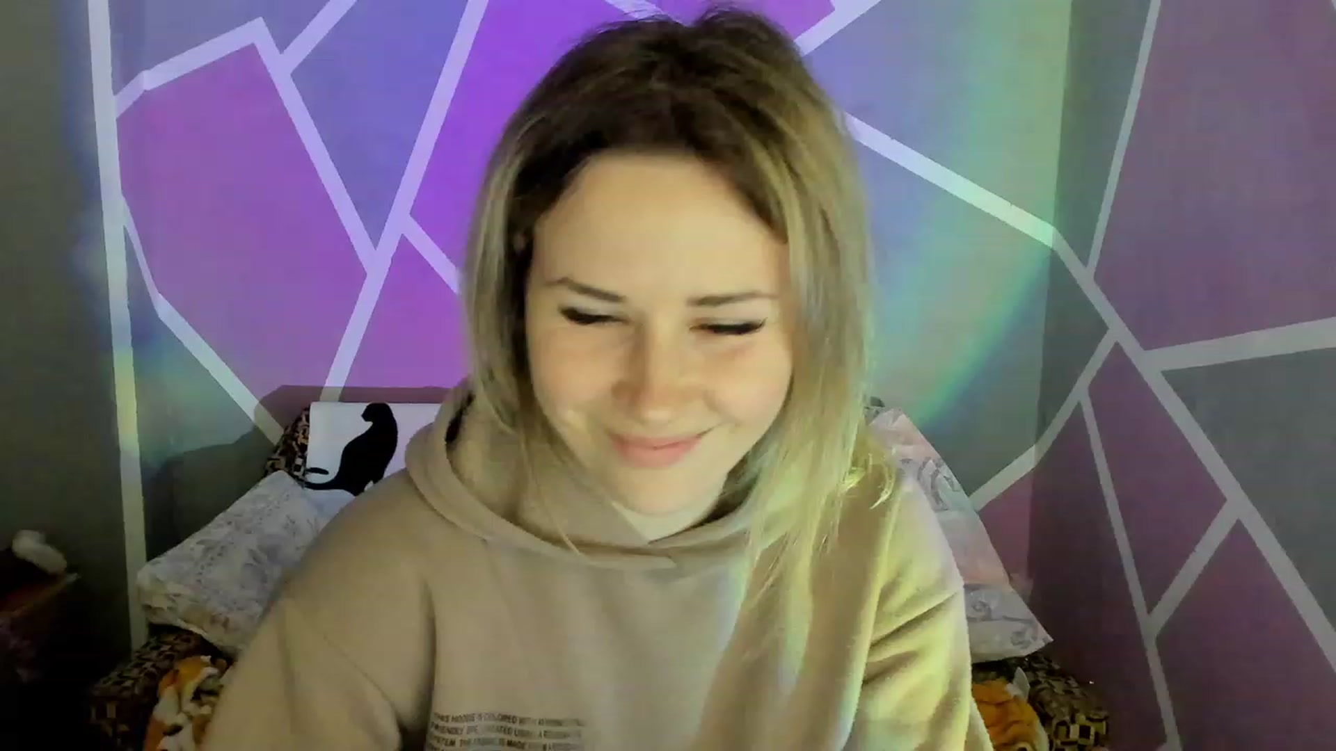 Gallery image thumbnail from Blondie_Star's myfreecams stream on, 04/19/2023, 19:25 image 1 of 20