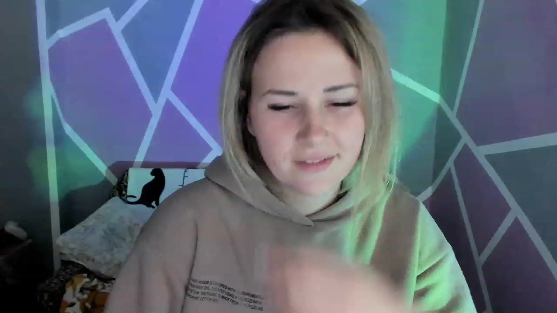 Gallery image thumbnail from Blondie_Star's myfreecams stream on, 04/19/2023, 19:25 image 16 of 20