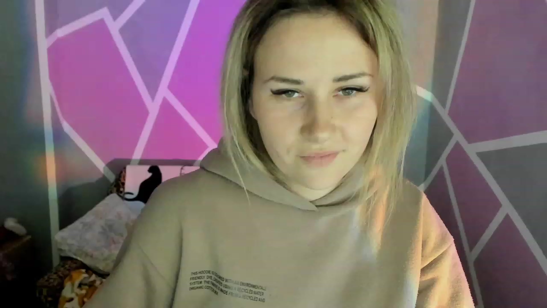 Gallery image thumbnail from Blondie_Star's myfreecams stream on, 04/19/2023, 19:25 image 17 of 20