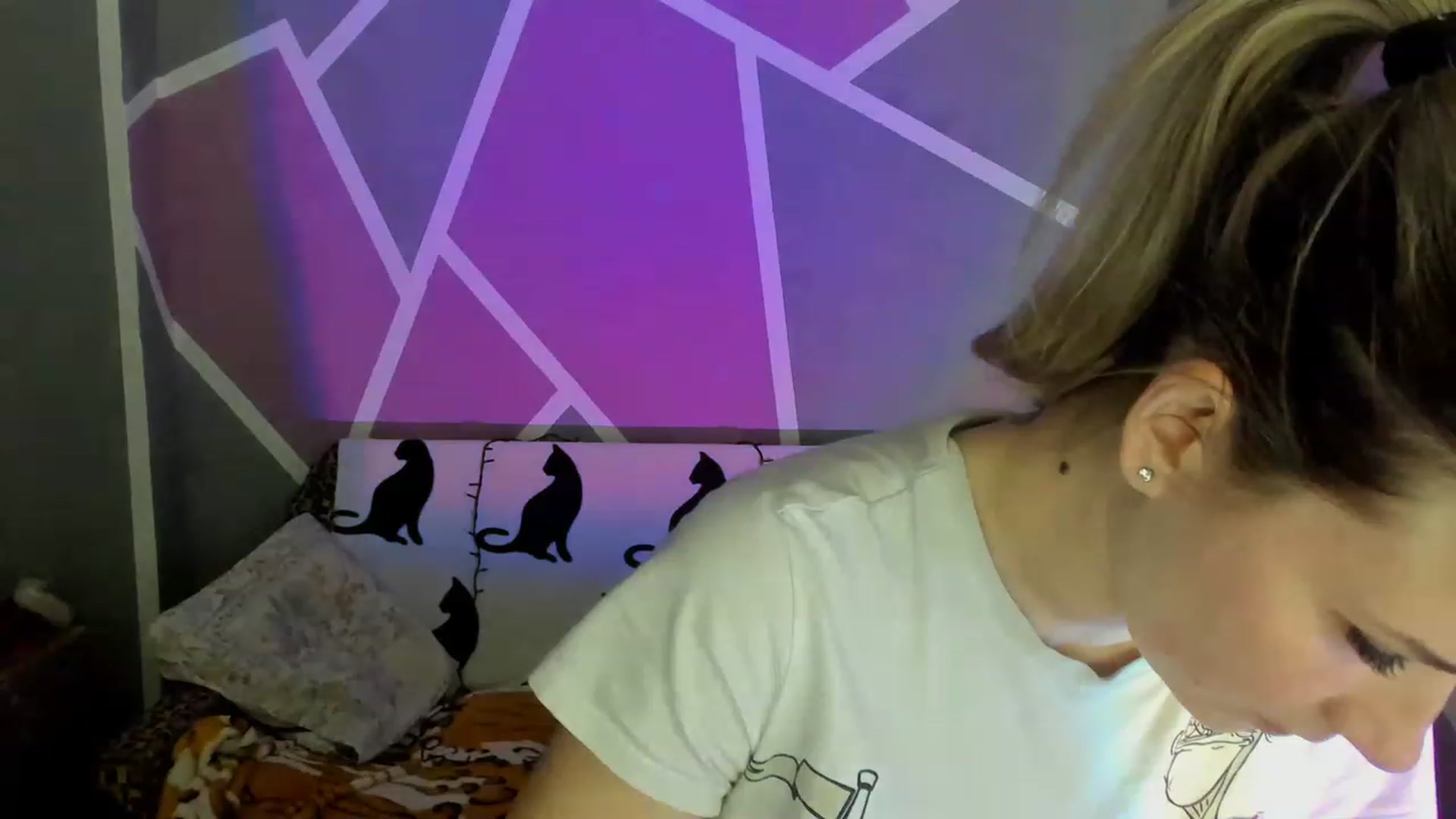 Gallery image thumbnail from Blondie_Star's myfreecams stream on, 04/20/2023, 15:08 image 8 of 20